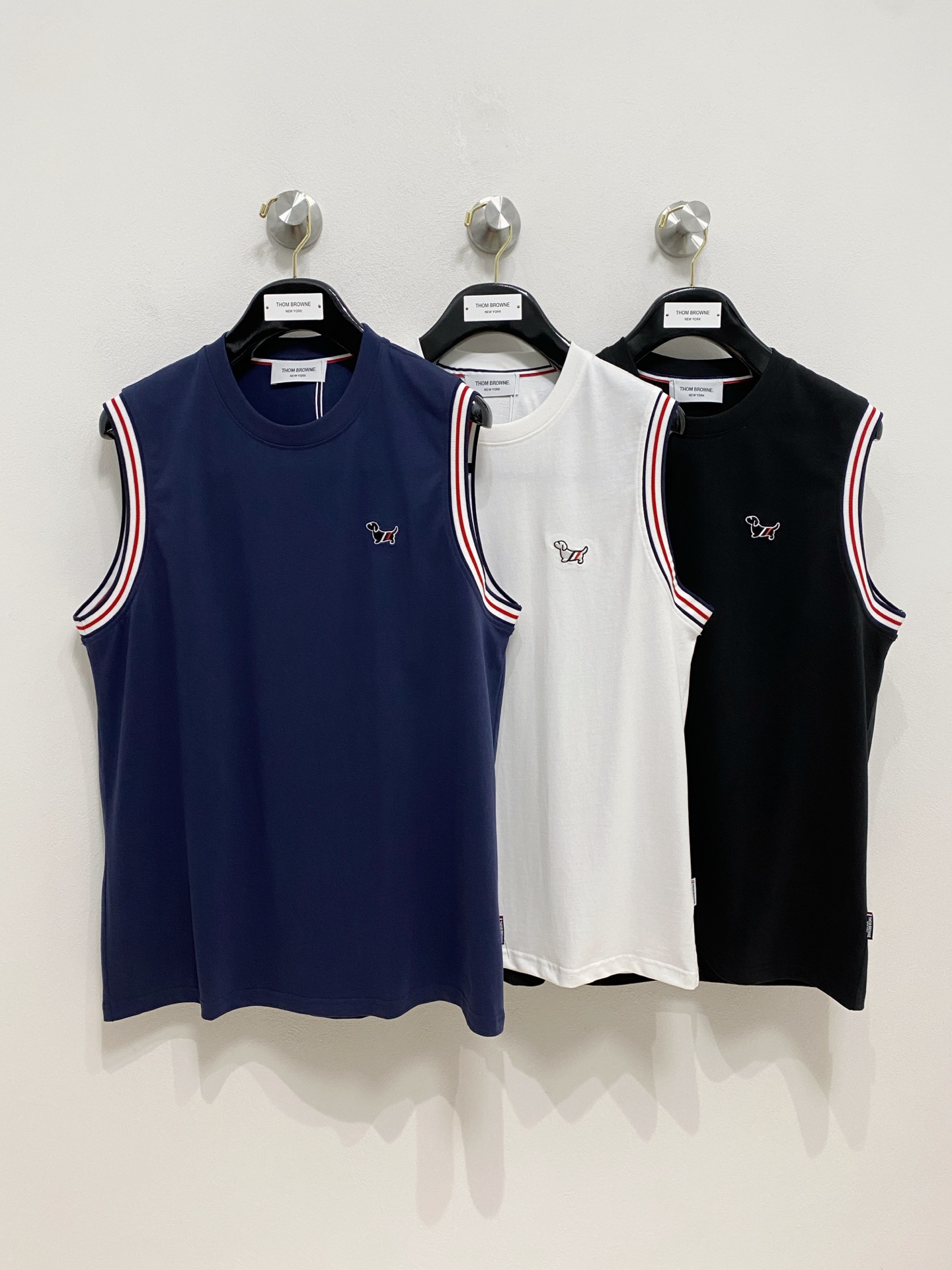 NO:416191,TB 25ss new vest, neckline and cuff reinforced threads are not easy to deform, neckline wrap threads, neck foot logo logo side wheat!  The fabric is washed and has a comfortable feel, skin-friendly and breathable without pilling!  Same model for men and women Size M-3XL, alexander wang19860909TB 25ss新款背心 领口和袖口增强螺纹不易变形 领口包条螺纹、领脚标识logo侧麦！面料经洗水处理,手感舒适,亲肤透气不起球！男女同款 尺码M-3XL,,alexander wang,Men's clothing