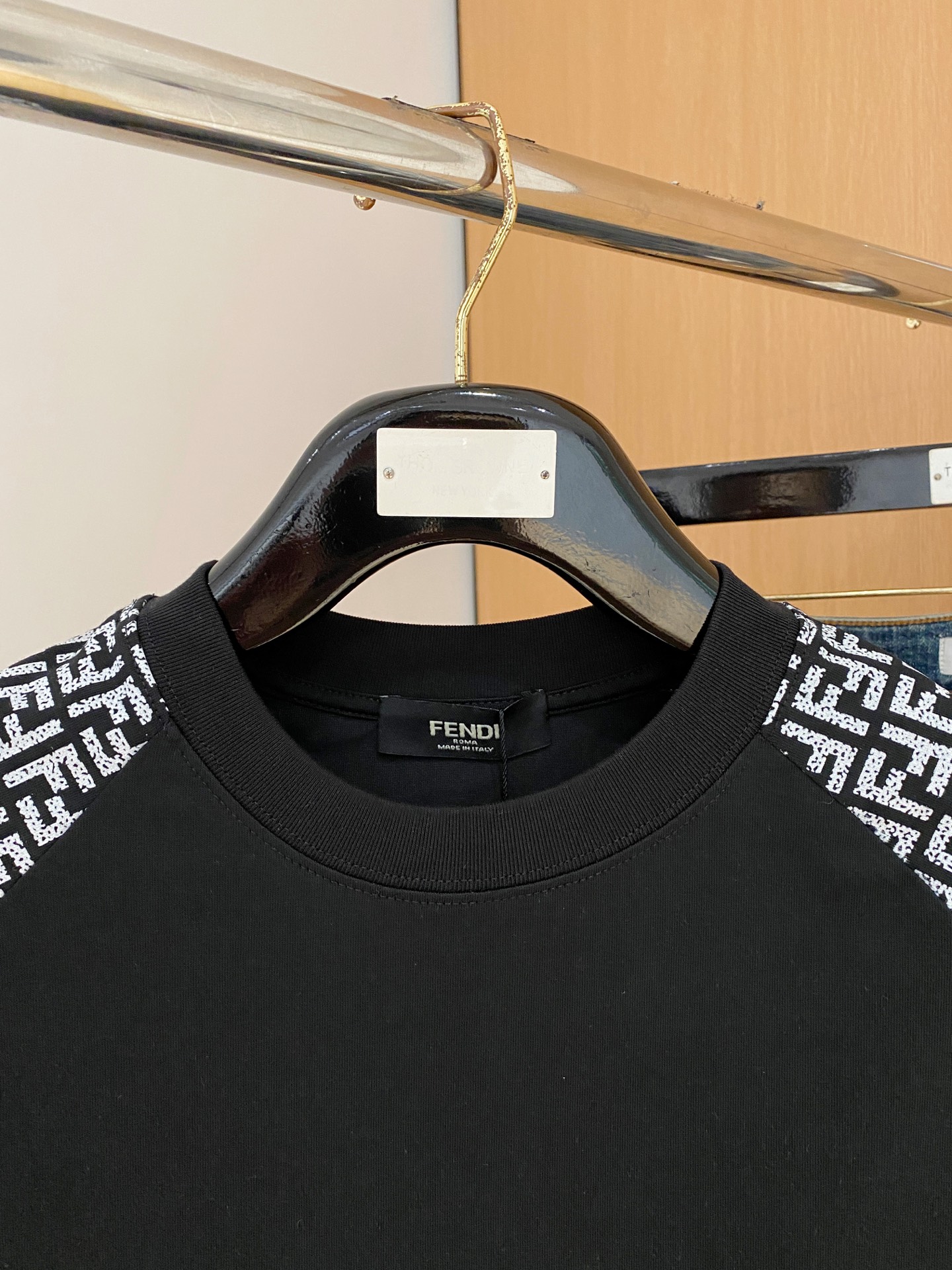 ss芬迪纯棉最新面料经典标识图案logo时尚简约潮流短袖，最顶级的品质专柜原单短袖，顶级制作工艺进口面料