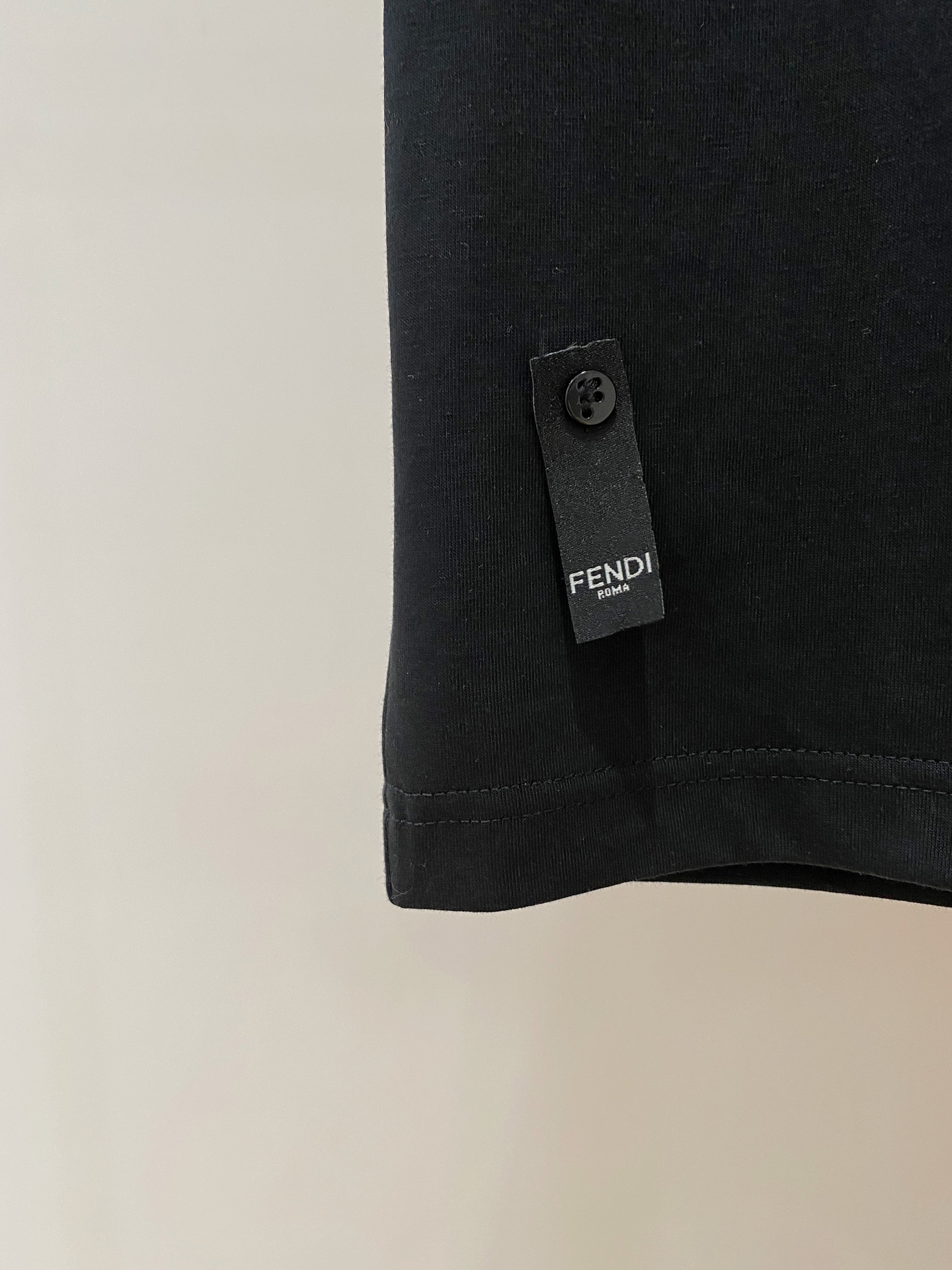 ss芬迪纯棉最新面料经典标识图案logo时尚简约潮流短袖，最顶级的品质专柜原单短袖，顶级制作工艺进口面料