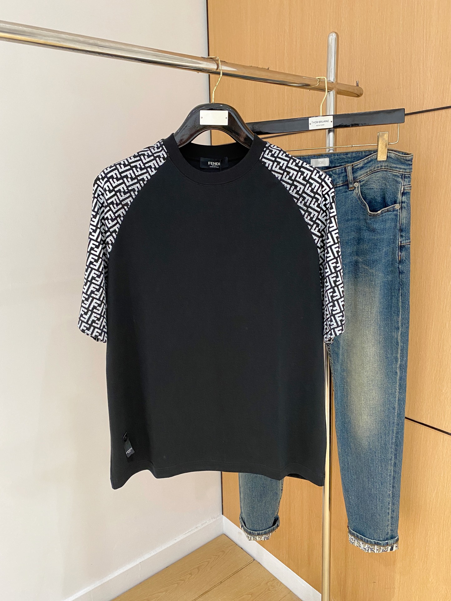 ss芬迪纯棉最新面料经典标识图案logo时尚简约潮流短袖，最顶级的品质专柜原单短袖，顶级制作工艺进口面料