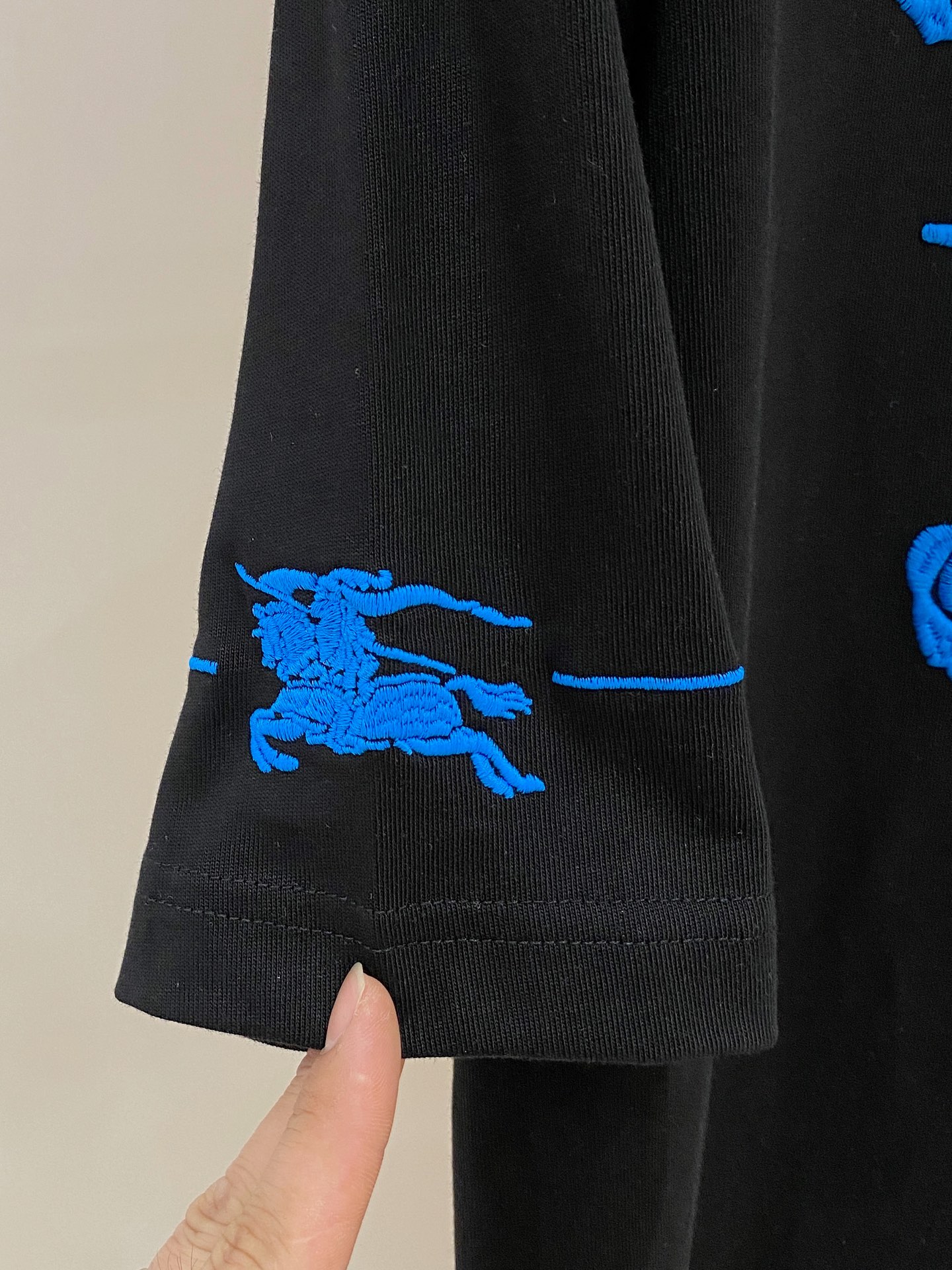 ss巴宝莉纯棉最新面料经典标识图案logo时尚简约潮流短袖，最顶级的品质专柜原单短袖，顶级制作工艺进口面