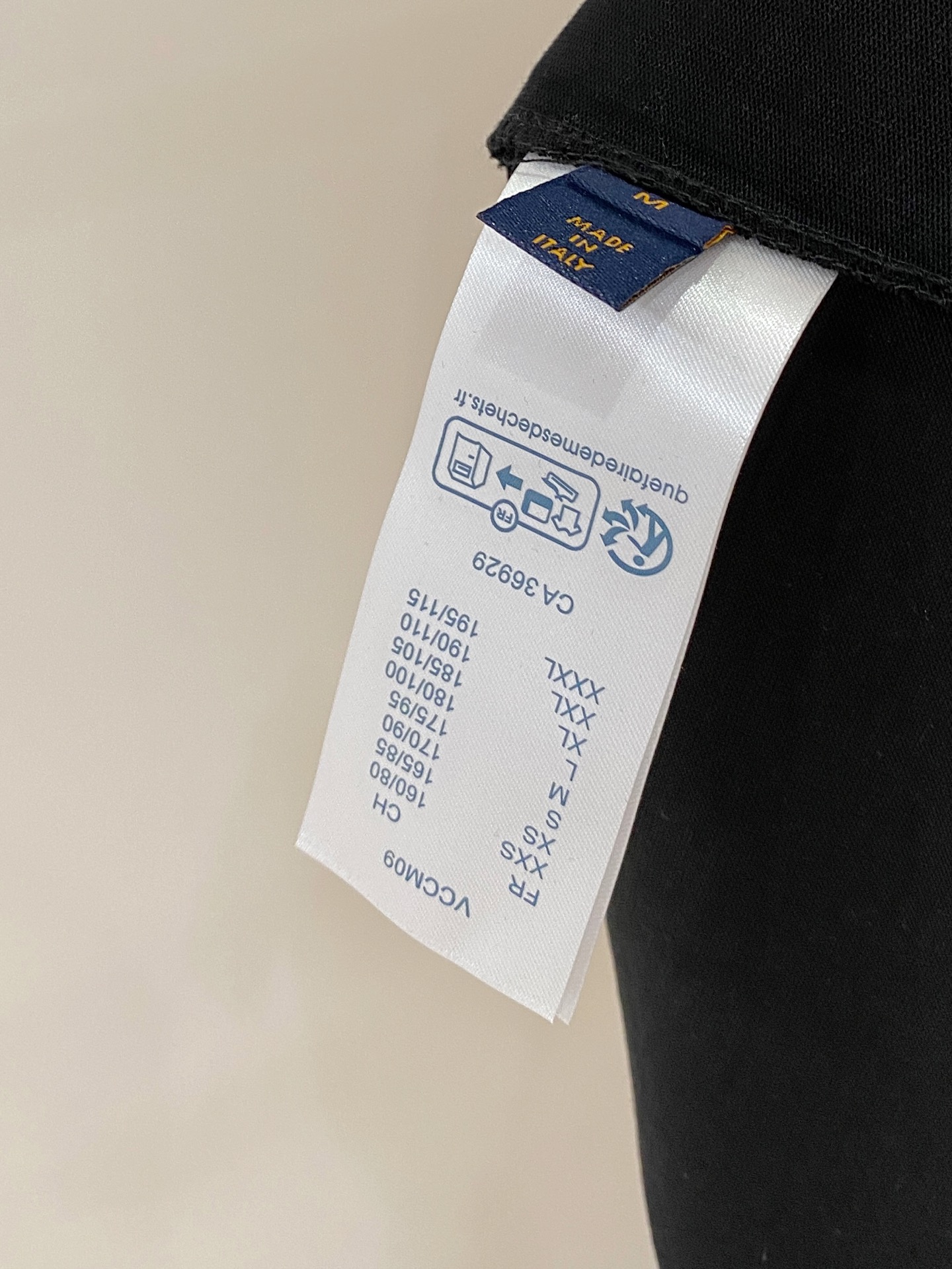 ssLV纯棉最新面料经典标识图案logo时尚简约潮流短袖，最顶级的品质专柜原单短袖，顶级制作工艺进口面料