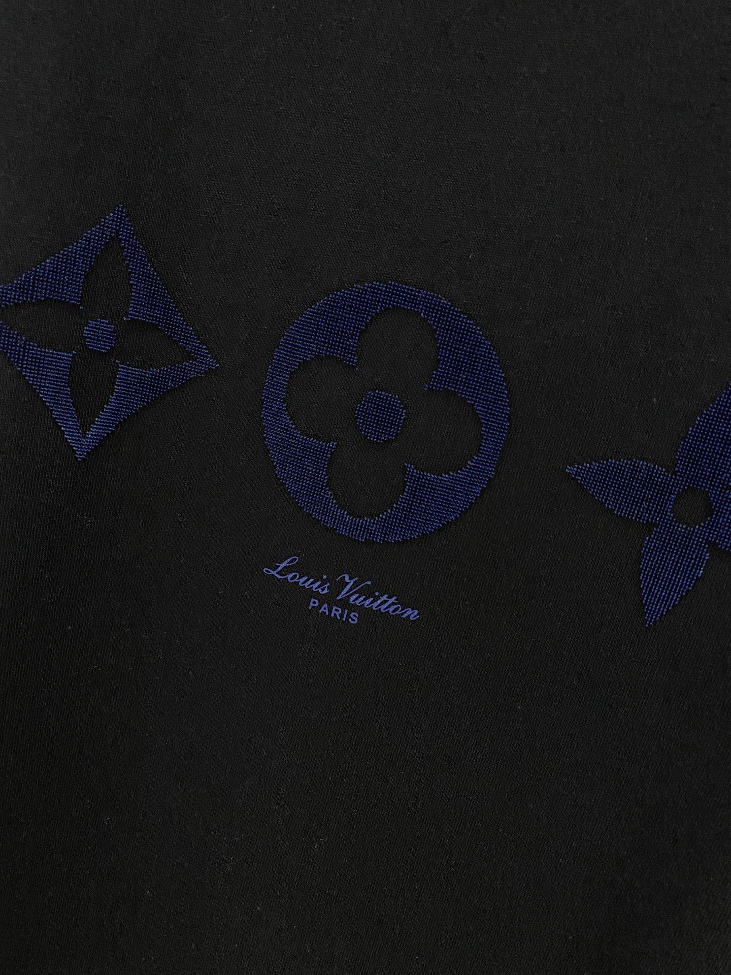 ssLV纯棉最新面料经典标识图案logo时尚简约潮流短袖，最顶级的品质专柜原单短袖，顶级制作工艺进口面料