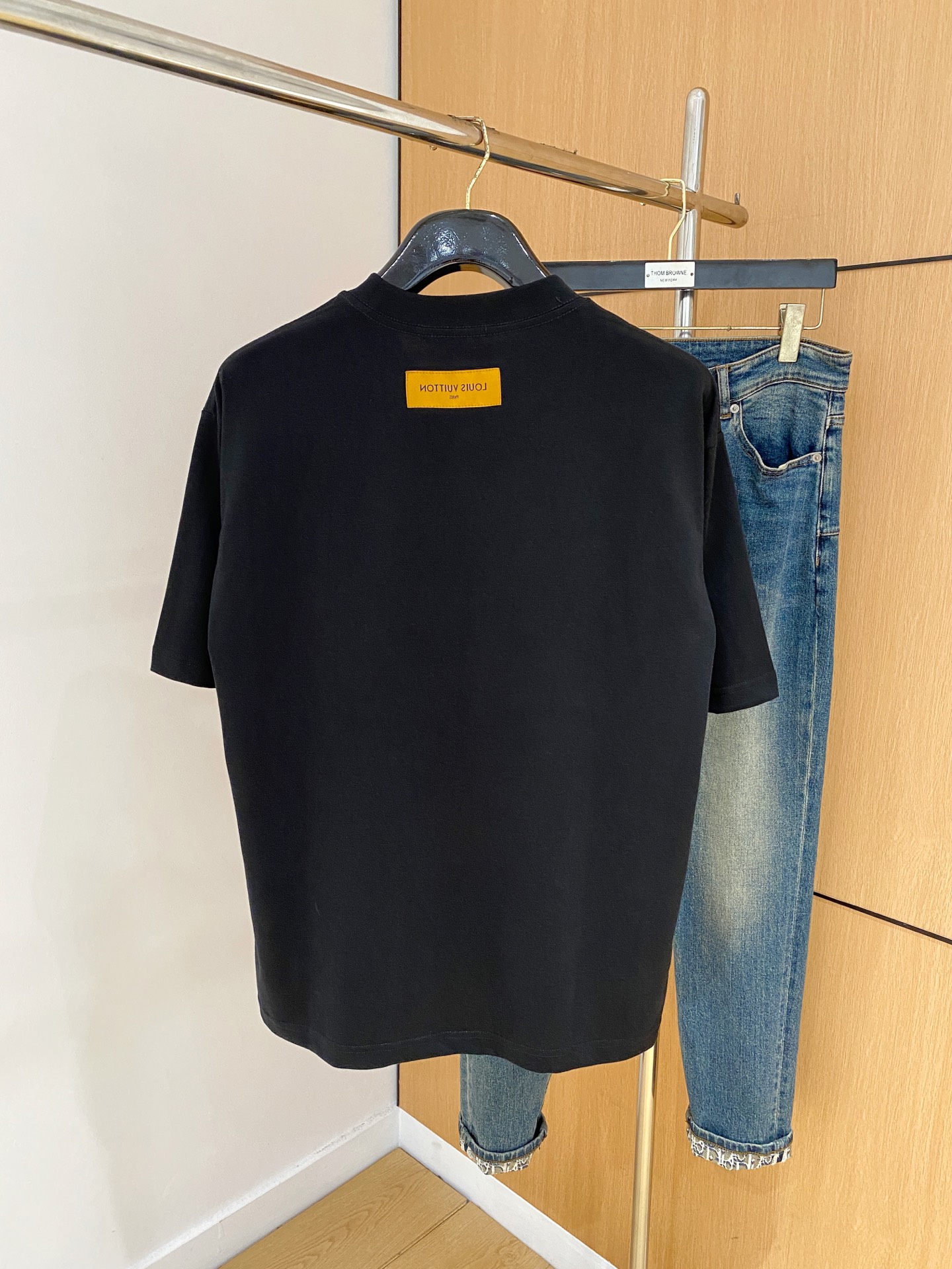 ssLV纯棉最新面料经典标识图案logo时尚简约潮流短袖，最顶级的品质专柜原单短袖，顶级制作工艺进口面料