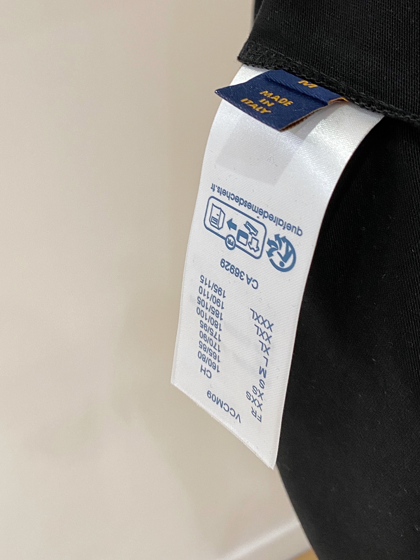 ssLV纯棉最新面料经典标识图案logo时尚简约潮流短袖，最顶级的品质专柜原单短袖，顶级制作工艺进口面料