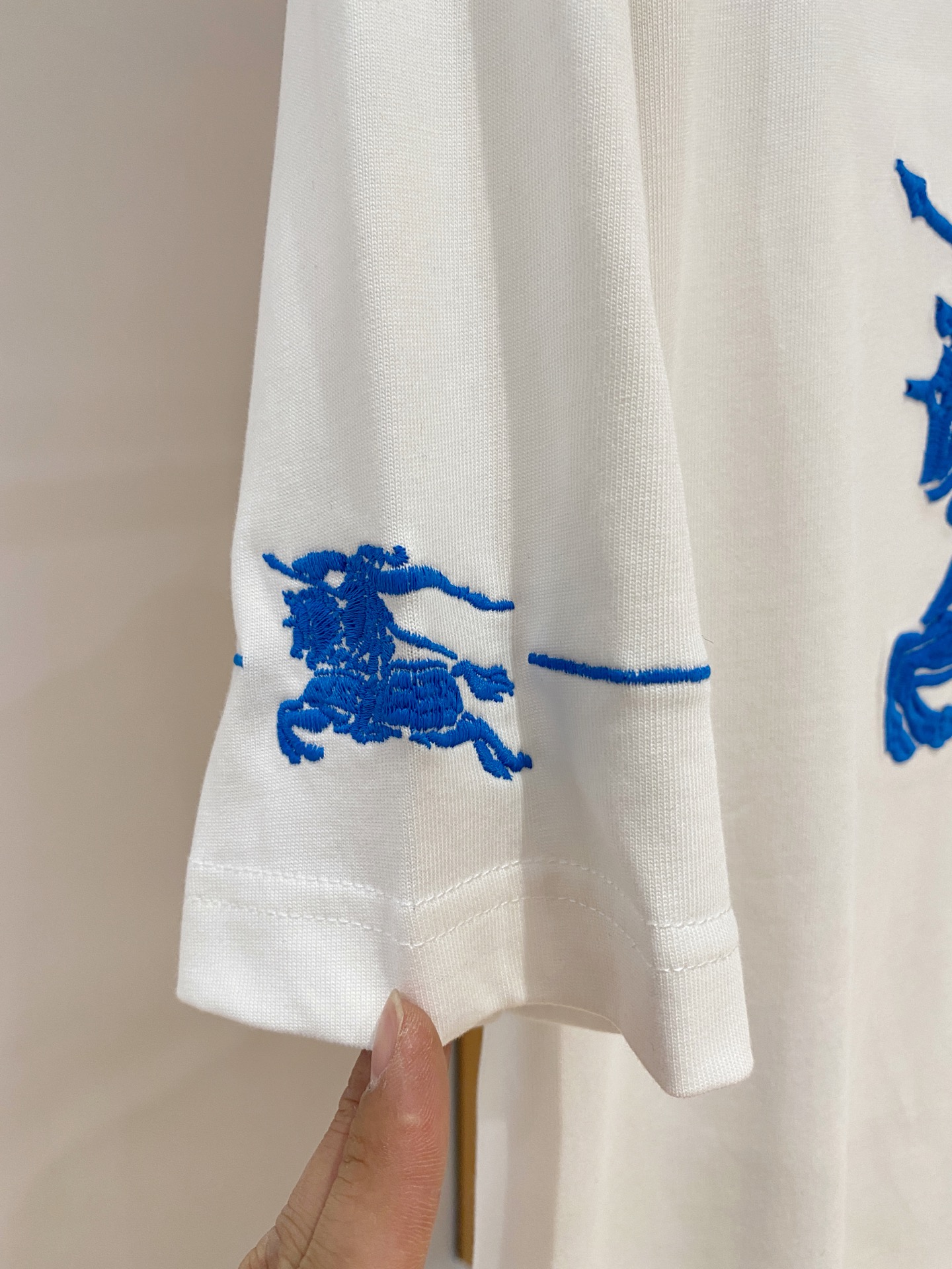 ss巴宝莉纯棉最新面料经典标识图案logo时尚简约潮流短袖，最顶级的品质专柜原单短袖，顶级制作工艺进口面