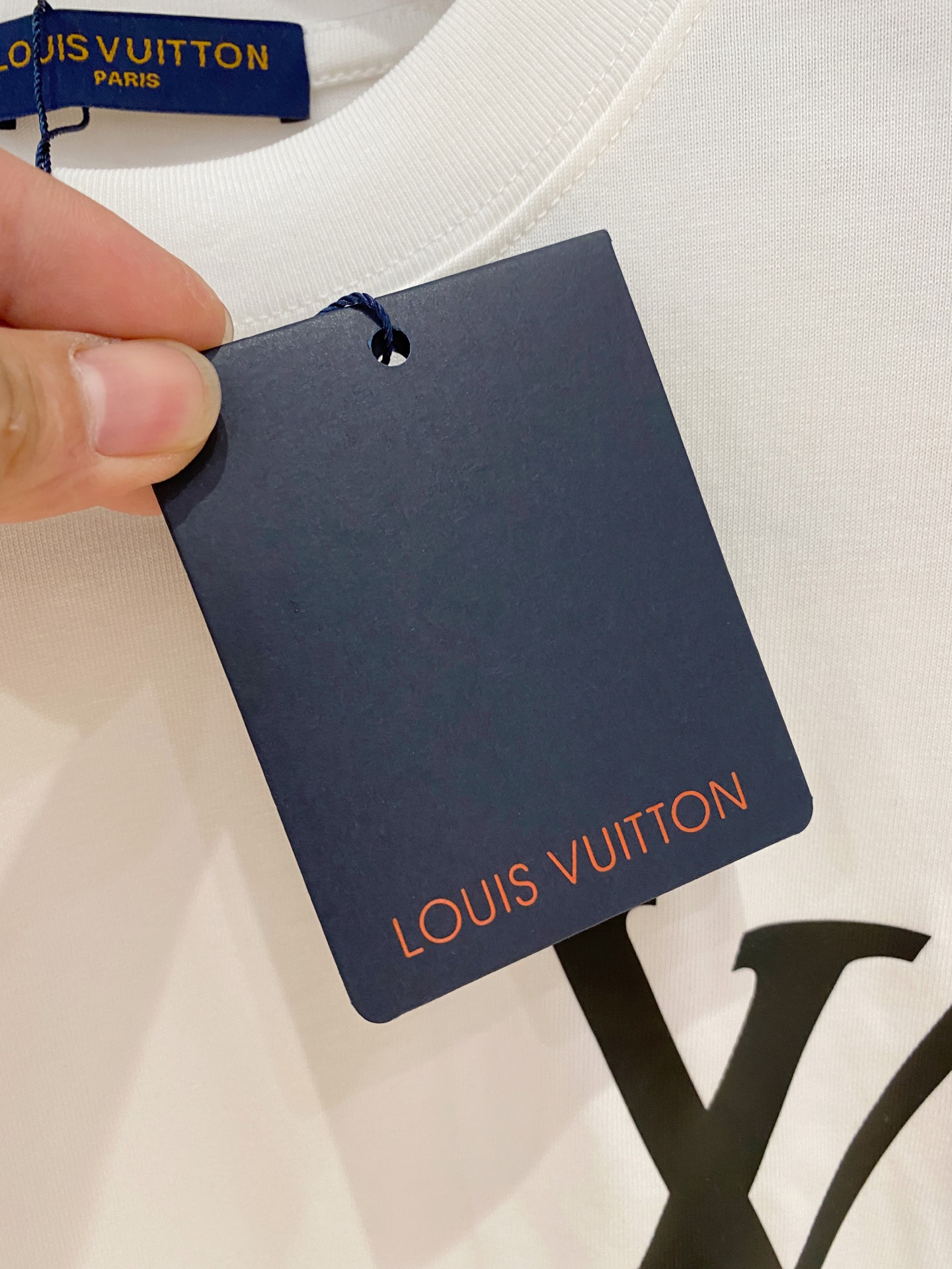 ssLV纯棉最新面料经典标识图案logo时尚简约潮流短袖，最顶级的品质专柜原单短袖，顶级制作工艺进口面料