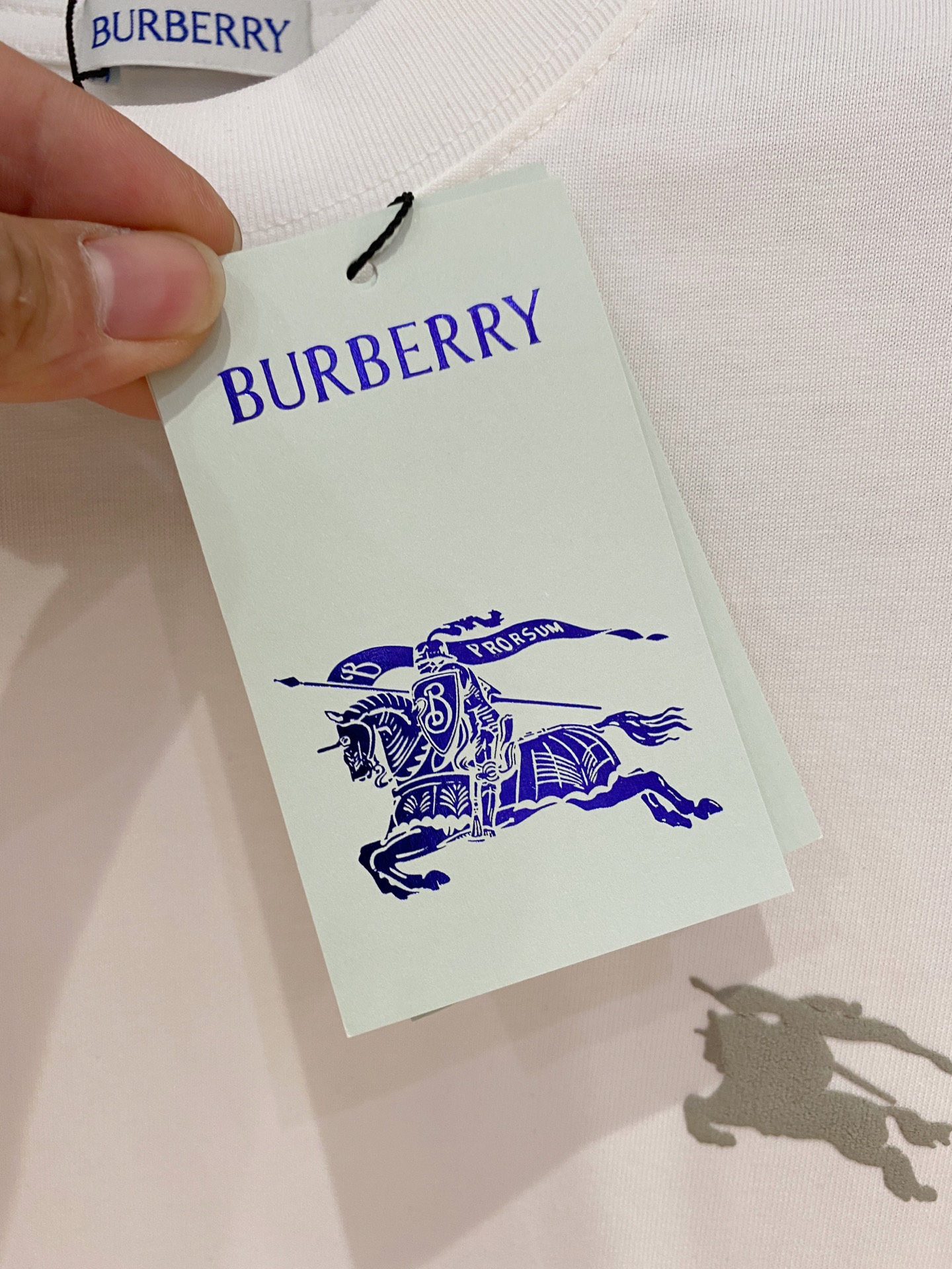 ss巴宝莉纯棉最新面料经典标识图案logo时尚简约潮流短袖，最顶级的品质专柜原单短袖，顶级制作工艺进口面