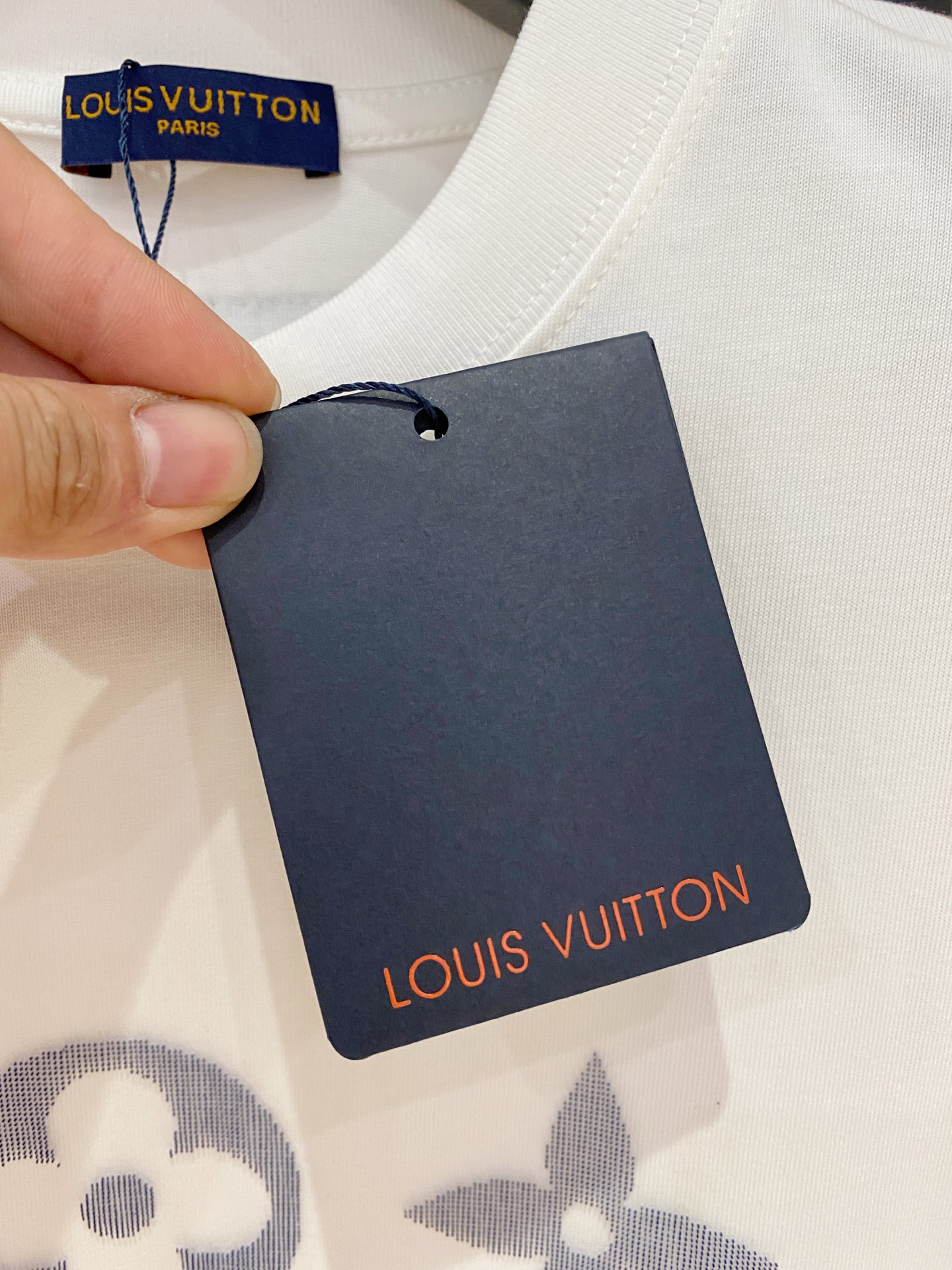 ssLV纯棉最新面料经典标识图案logo时尚简约潮流短袖，最顶级的品质专柜原单短袖，顶级制作工艺进口面料