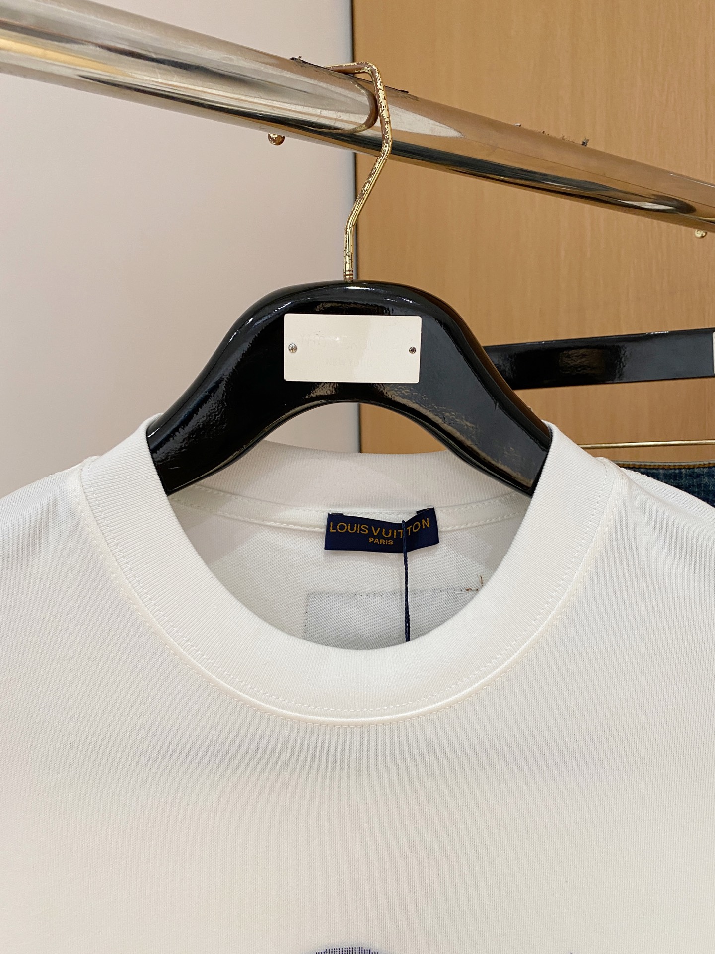 ssLV纯棉最新面料经典标识图案logo时尚简约潮流短袖，最顶级的品质专柜原单短袖，顶级制作工艺进口面料