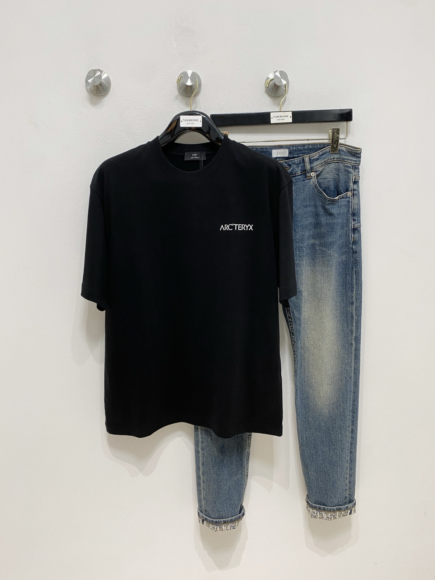 NO:510140,The latest fabric of Ss Archaeoptera pure cotton, classic logo, logo, fashionable, simple and trendy short sleeves, the top quality counter original single short sleeves, the top production process imported fabric, the unique design of the counter model, using imported high-end customized fabrics. The official website is on sale!  Fabric style, size..Black and white M-2XL,arc'teryx,T-shirt,alexander wang19860909ss始祖鸟纯棉最新面料经典标识图案logo时尚简约潮流短袖,最顶级的品质专柜原单短袖,顶级制作工艺进口面料,专柜款独特设计,采用进口高端订制面料.官网在售！面料版型超赞 码数..黑白色 M-2XL,arc'teryx,T-shirt,alexander wang,Men's clothing