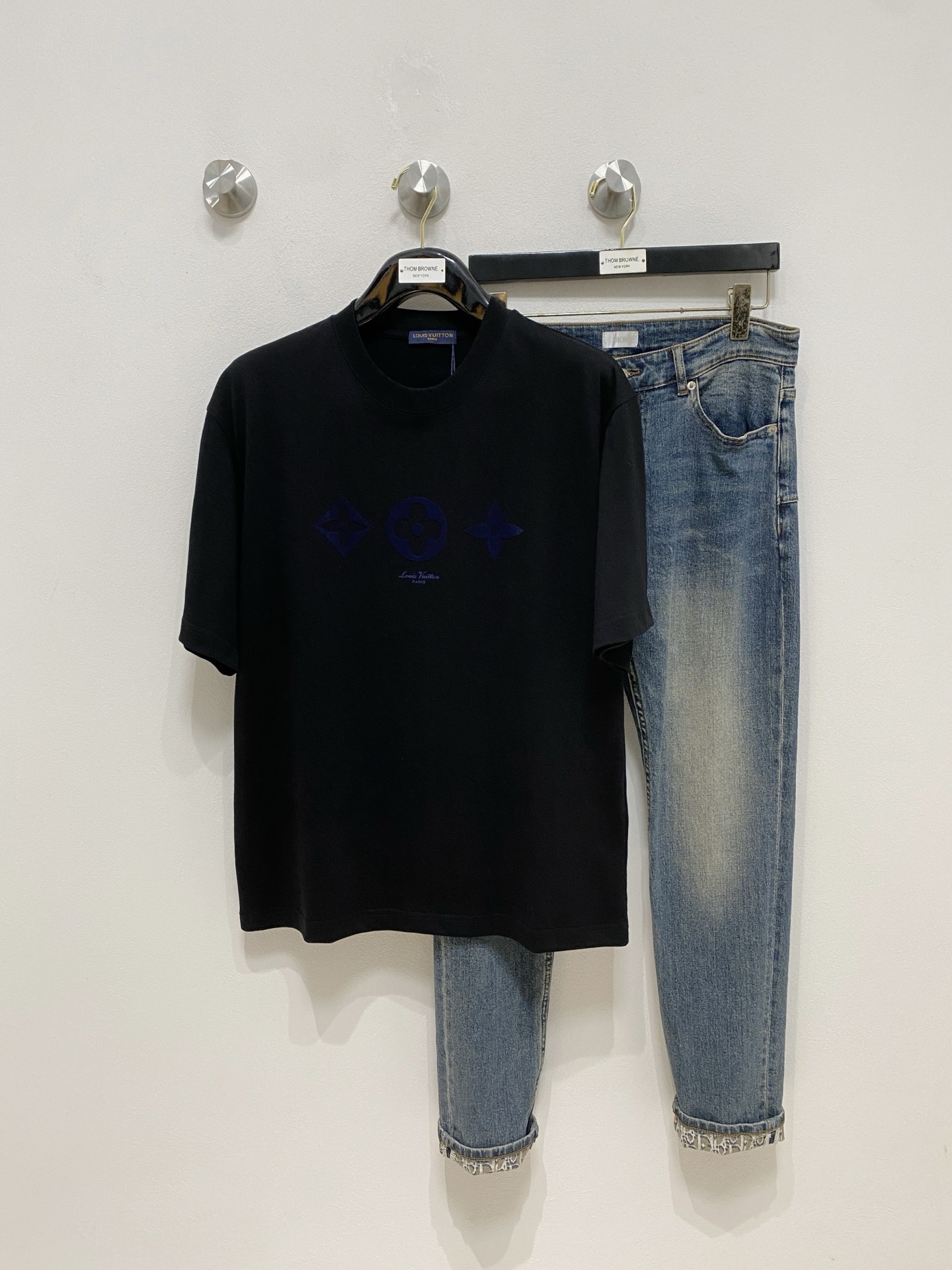 NO:510144,The latest fabric of ssLV pure cotton!  Classic logo pattern logo stylish simple trendy short sleeves, the top quality counter original single short sleeves, the top-level production process imported fabric, the unique design of the counter model, using imported high-end customized fabrics. The official website is on sale!  Excellent fabric style, size M-2Xl, louis vuitton, T-shirt, alexander wang19860909ssLV纯棉最新面料！经典标识图案logo时尚简约潮流短袖,最顶级的品质专柜原单短袖,顶级制作工艺进口面料,专柜款独特设计,采用进口高端订制面料.官网在售！面料版型超赞 码数M-2Xl,,louis vuitton,T-shirt,alexander wang,Men's clothing