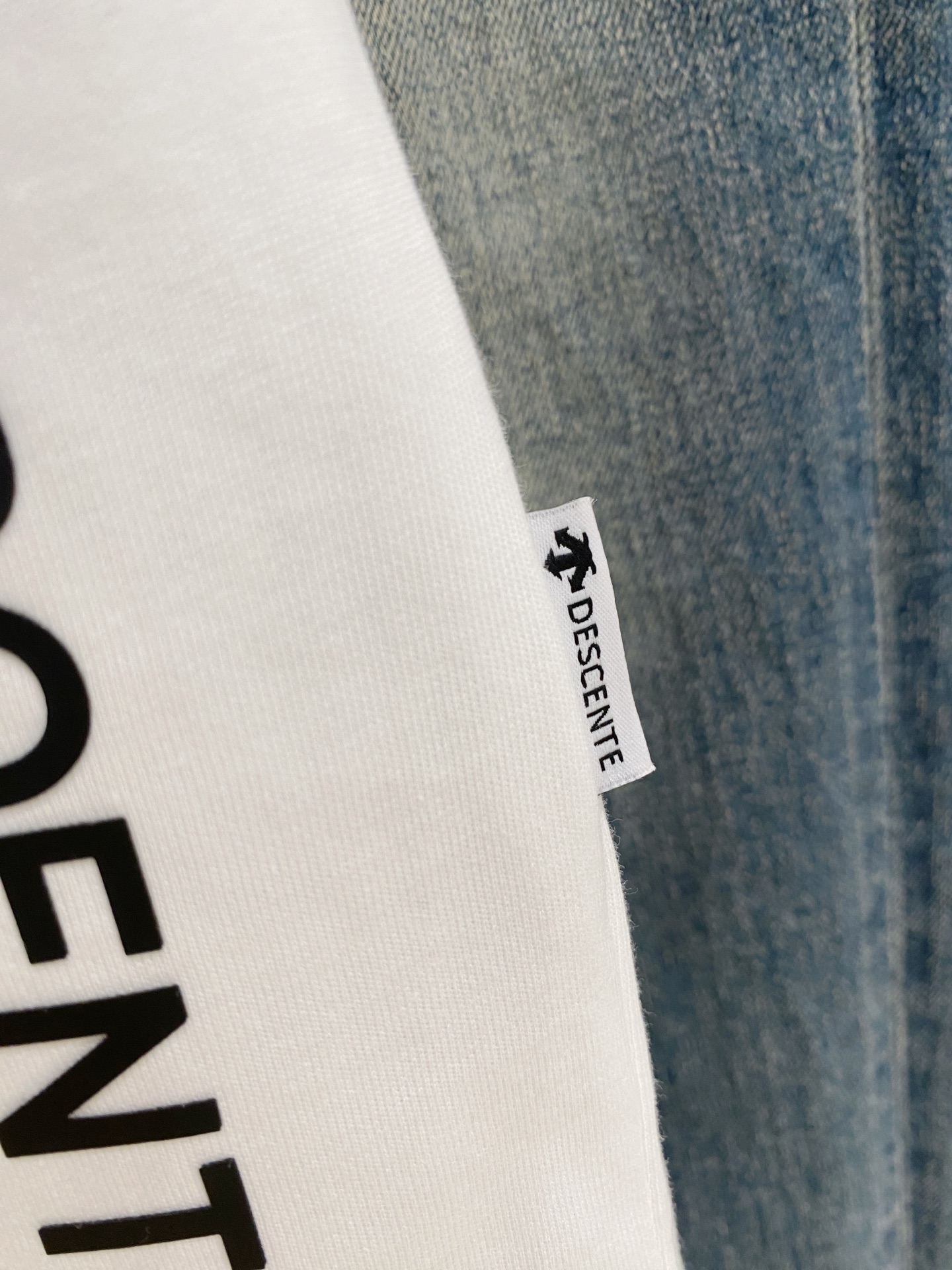 P迪桑特25ss新款背心 领口和袖口增强螺纹不易变形🫠 领口包条螺纹、领脚标识logo侧麦！面料经洗水处