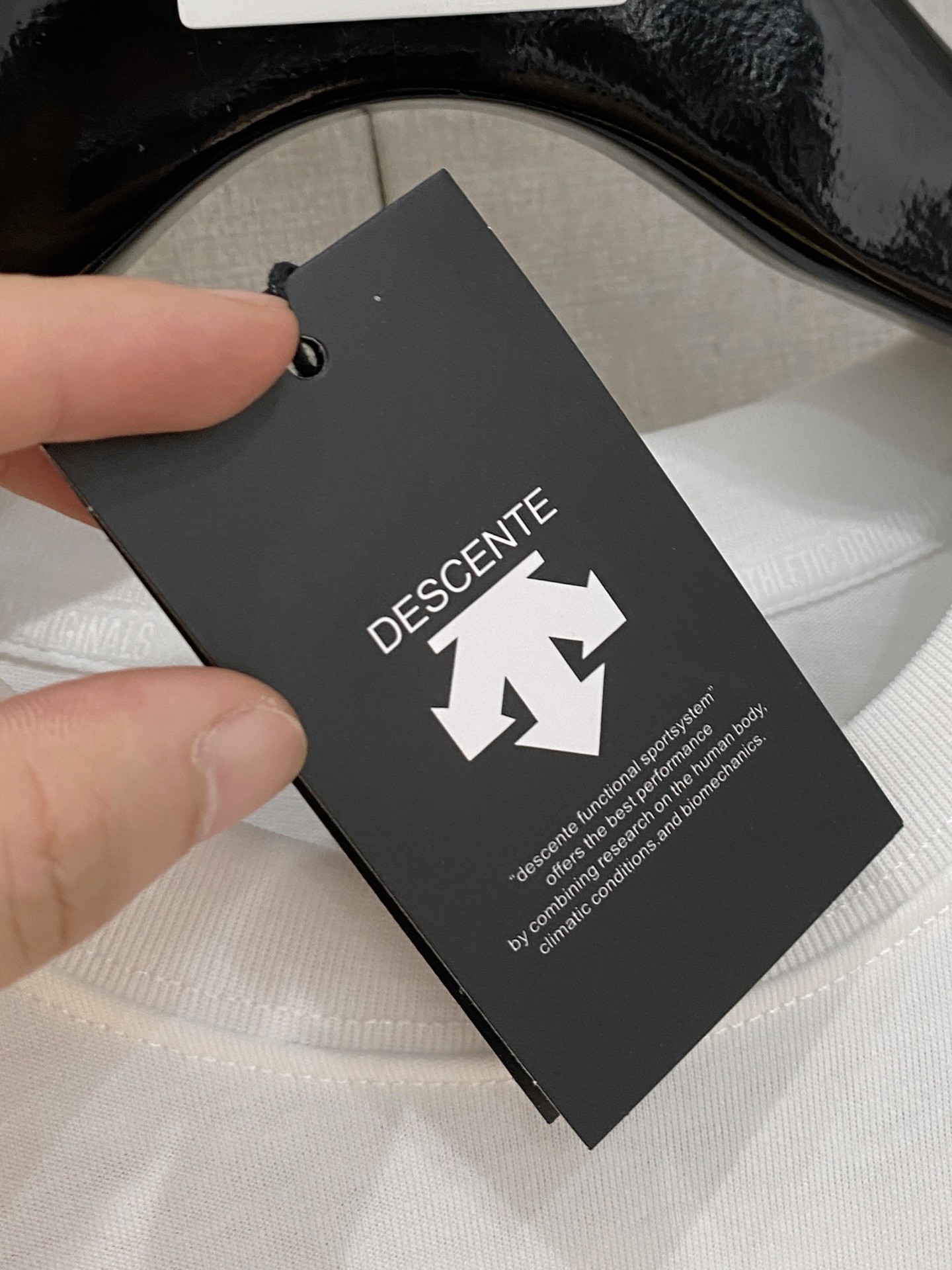 P迪桑特25ss新款背心 领口和袖口增强螺纹不易变形🫠 领口包条螺纹、领脚标识logo侧麦！面料经洗水处