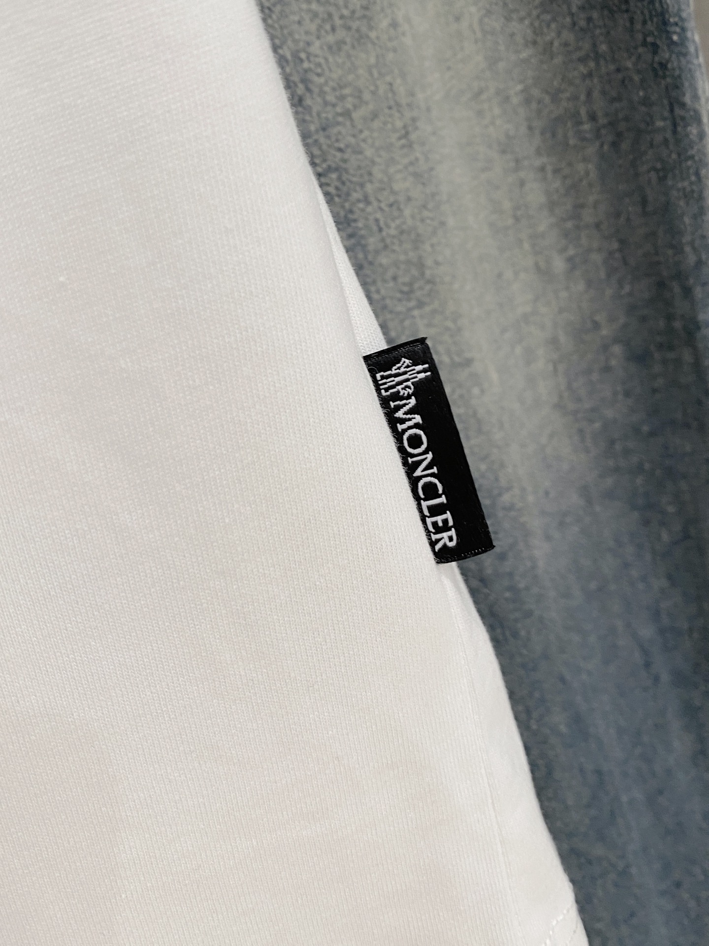 P蒙口25ss新款背心 领口和袖口增强螺纹不易变形🫠 领口包条螺纹、领脚标识logo侧麦！面料经洗水处理