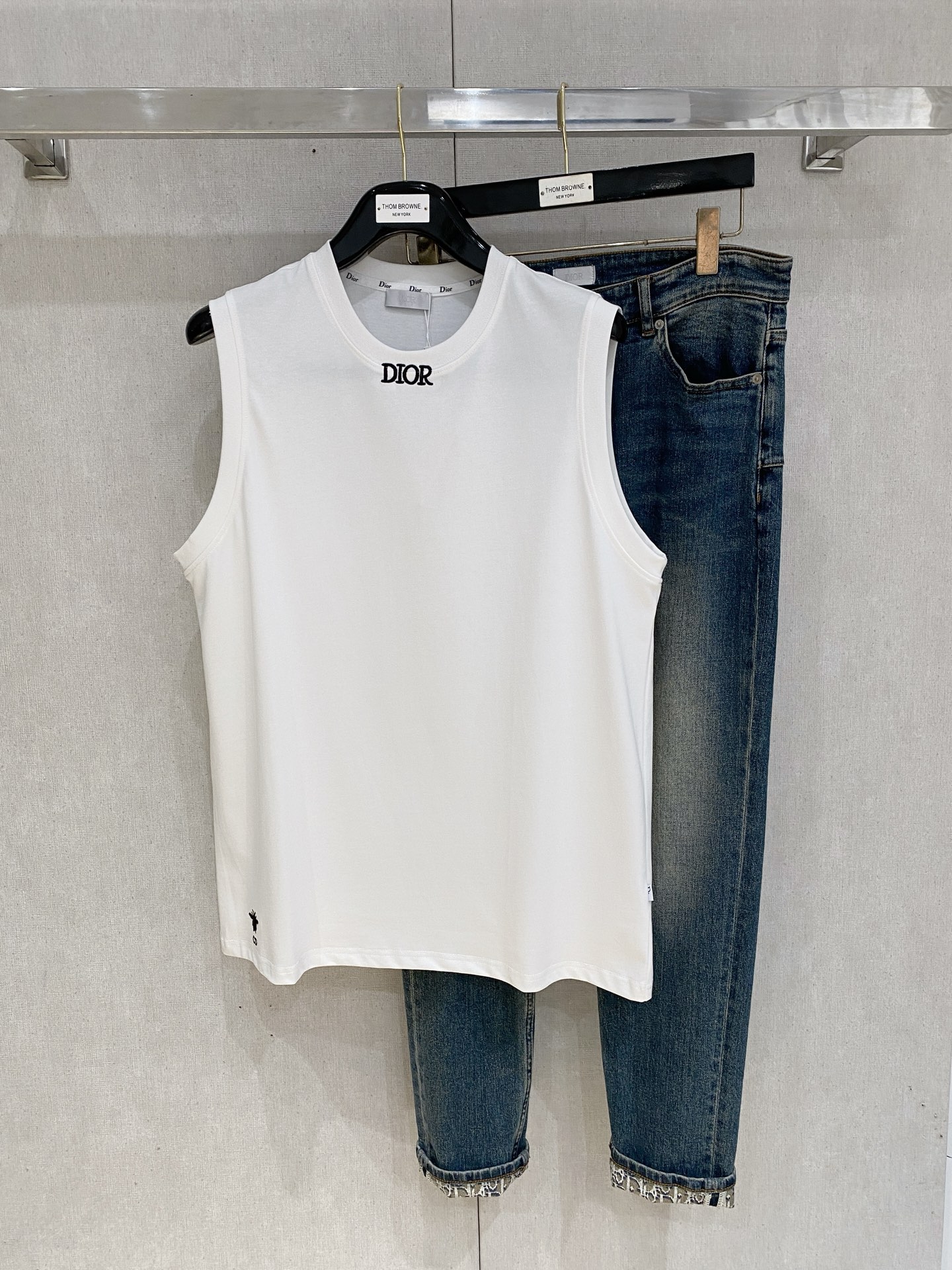 P迪奥25ss新款背心 领口和袖口增强螺纹不易变形🫠 领口包条螺纹、领脚标识logo侧麦！面料经洗水处理