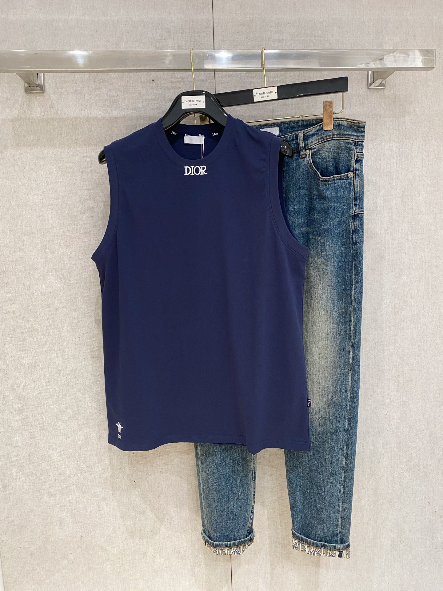 P迪奥25ss新款背心 领口和袖口增强螺纹不易变形🫠 领口包条螺纹、领脚标识logo侧麦！面料经洗水处理