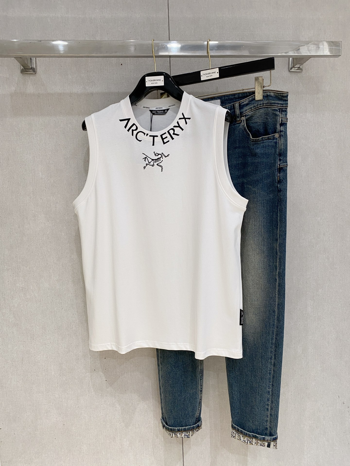 P始祖鸟25ss新款背心 领口和袖口增强螺纹不易变形🫠 领口包条螺纹、领脚标识logo侧麦！面料经洗水处