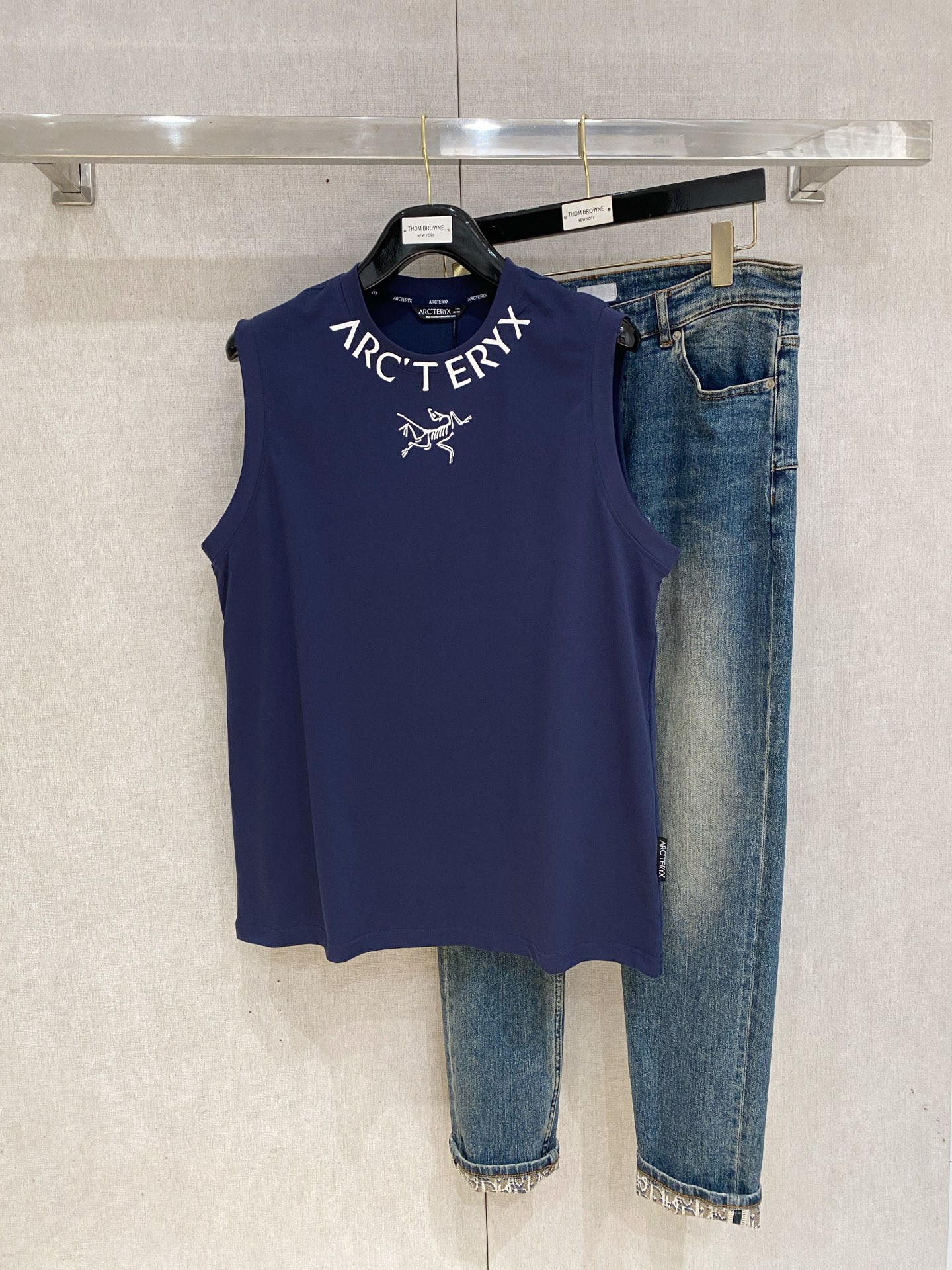 P始祖鸟25ss新款背心 领口和袖口增强螺纹不易变形🫠 领口包条螺纹、领脚标识logo侧麦！面料经洗水处