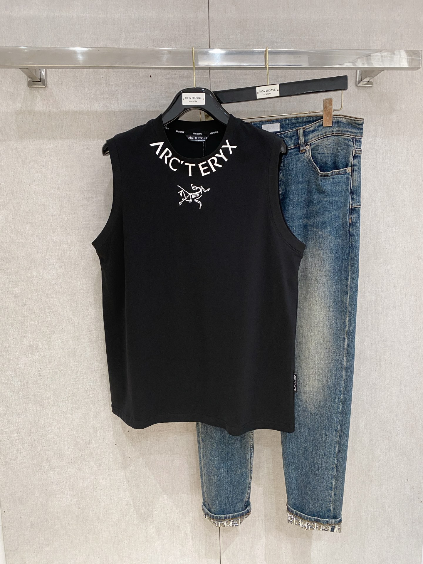 P始祖鸟25ss新款背心 领口和袖口增强螺纹不易变形🫠 领口包条螺纹、领脚标识logo侧麦！面料经洗水处