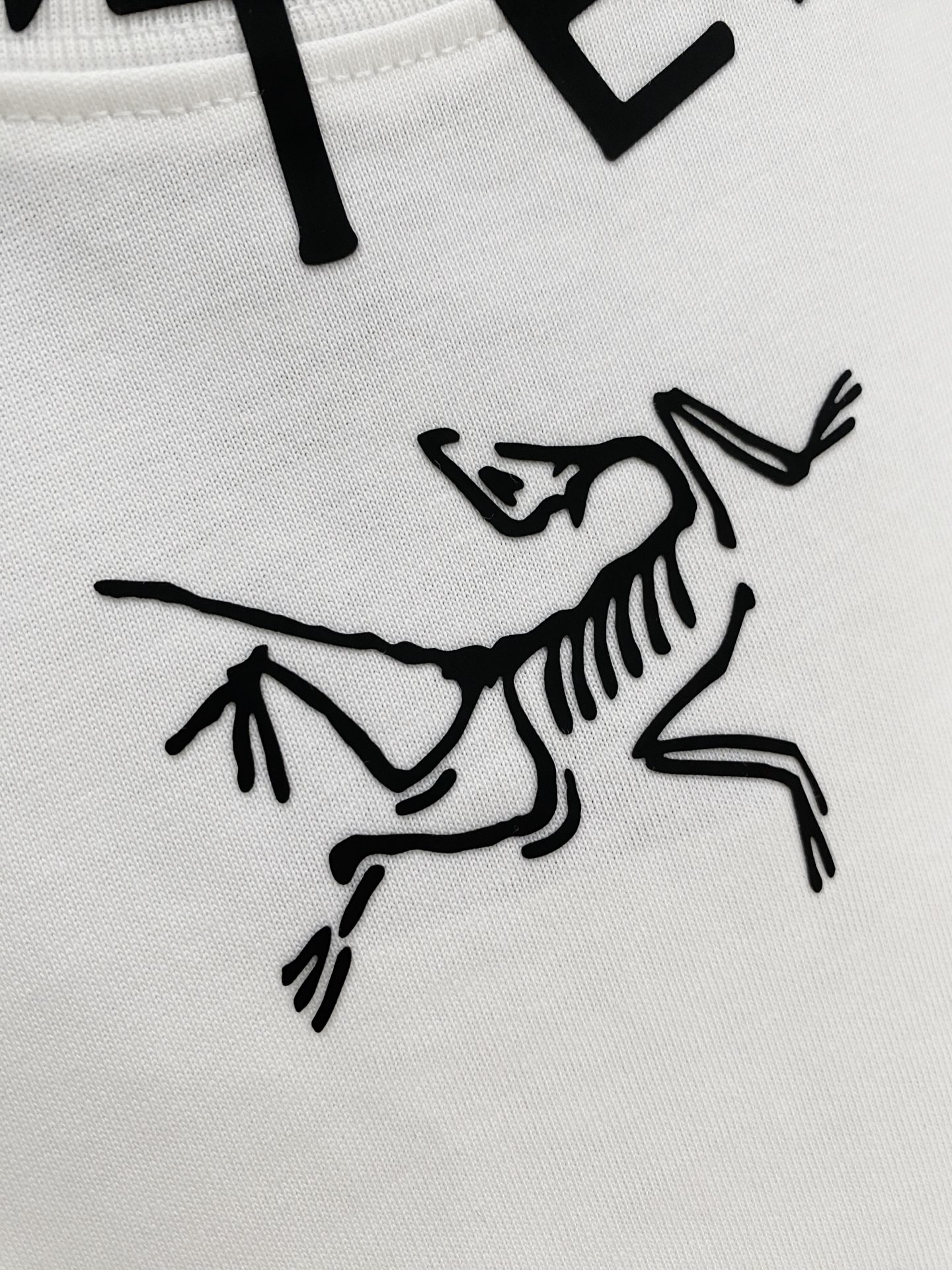 P始祖鸟25ss新款背心 领口和袖口增强螺纹不易变形🫠 领口包条螺纹、领脚标识logo侧麦！面料经洗水处