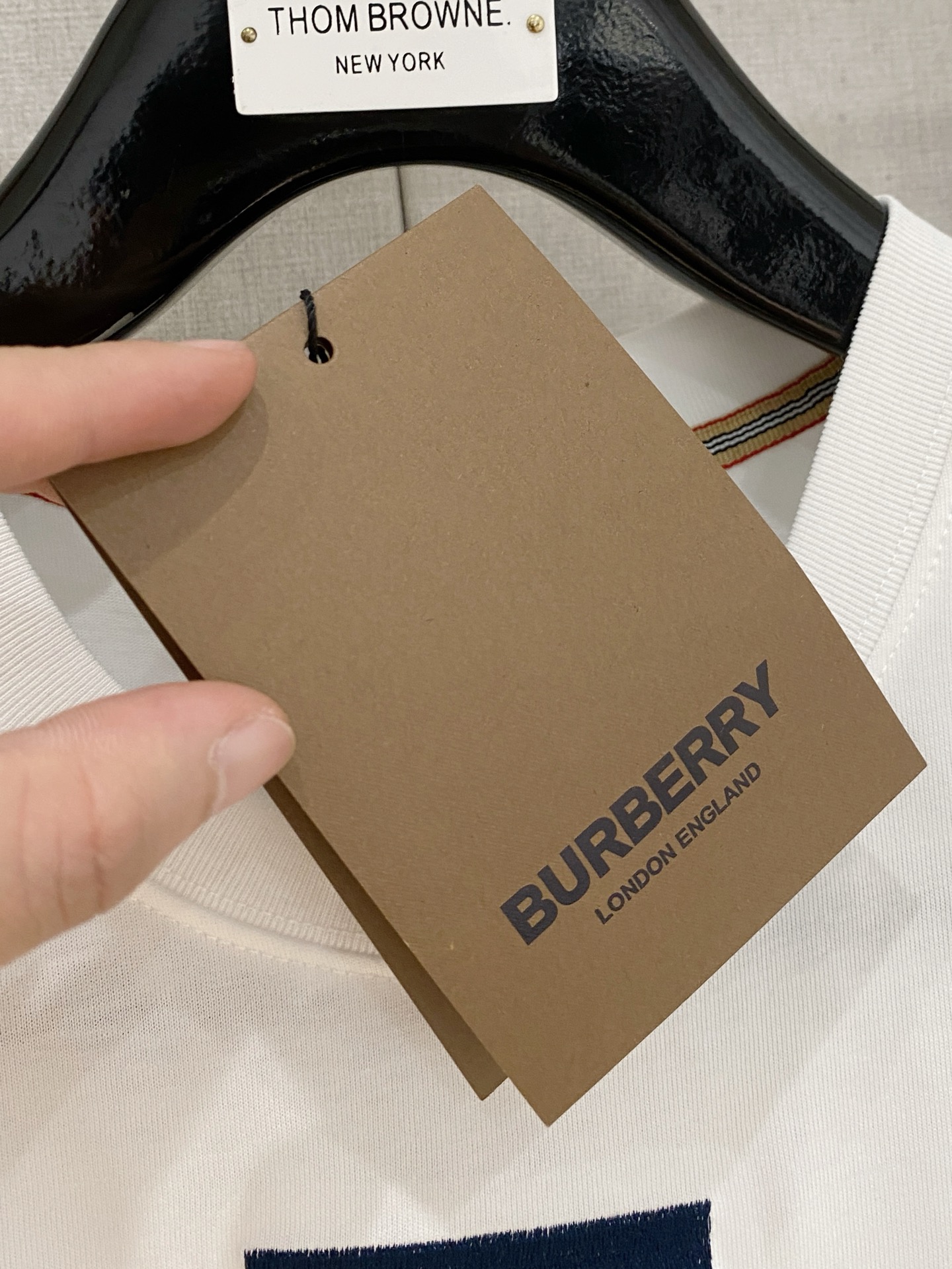 P巴宝莉25ss新款背心 领口和袖口增强螺纹不易变形🫠 领口包条螺纹、领脚标识logo侧麦！面料经洗水处