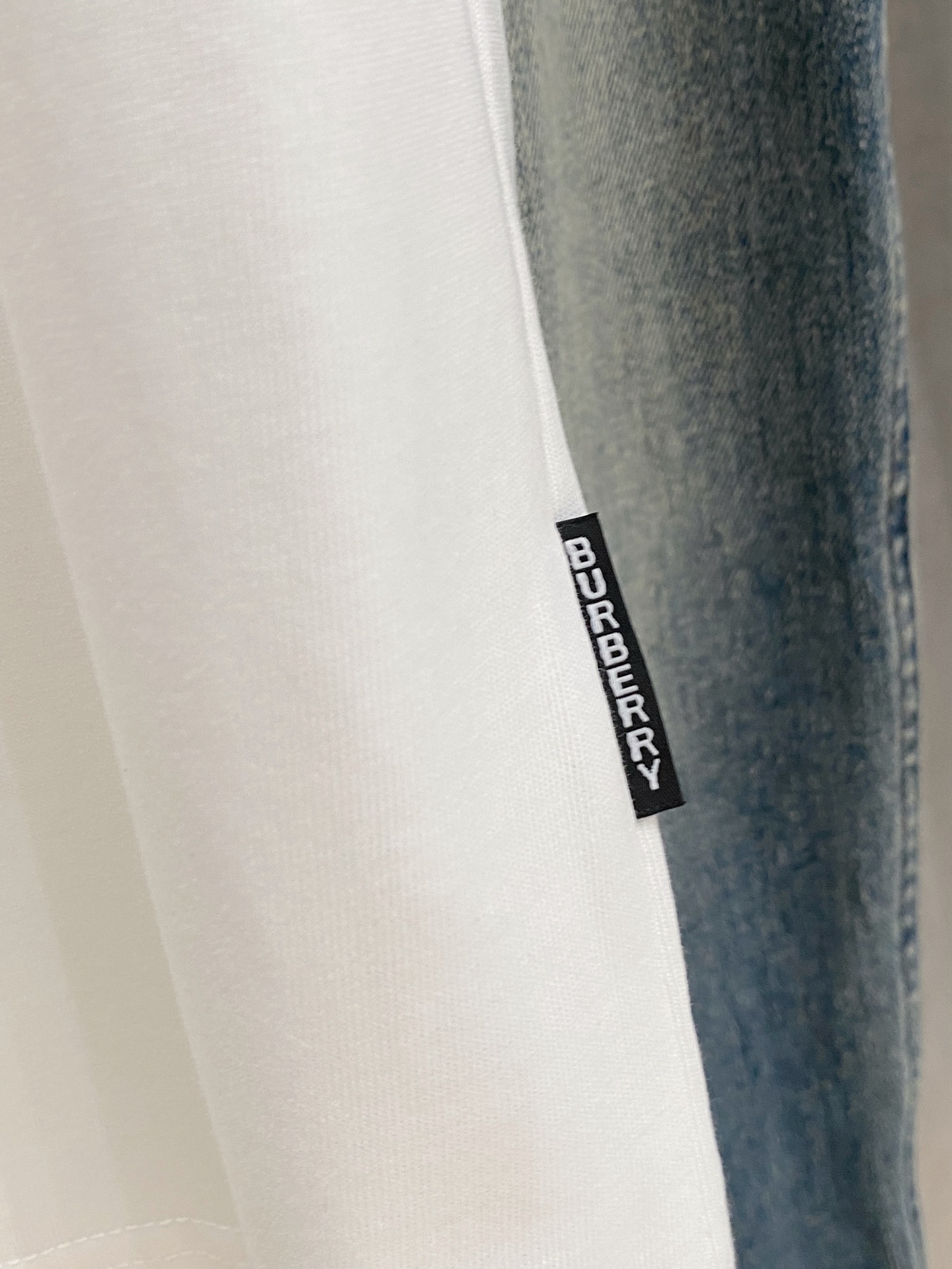 P巴宝莉25ss新款背心 领口和袖口增强螺纹不易变形🫠 领口包条螺纹、领脚标识logo侧麦！面料经洗水处