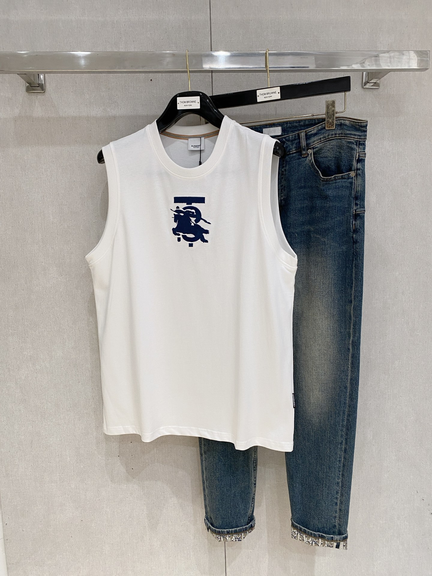 P巴宝莉25ss新款背心 领口和袖口增强螺纹不易变形🫠 领口包条螺纹、领脚标识logo侧麦！面料经洗水处