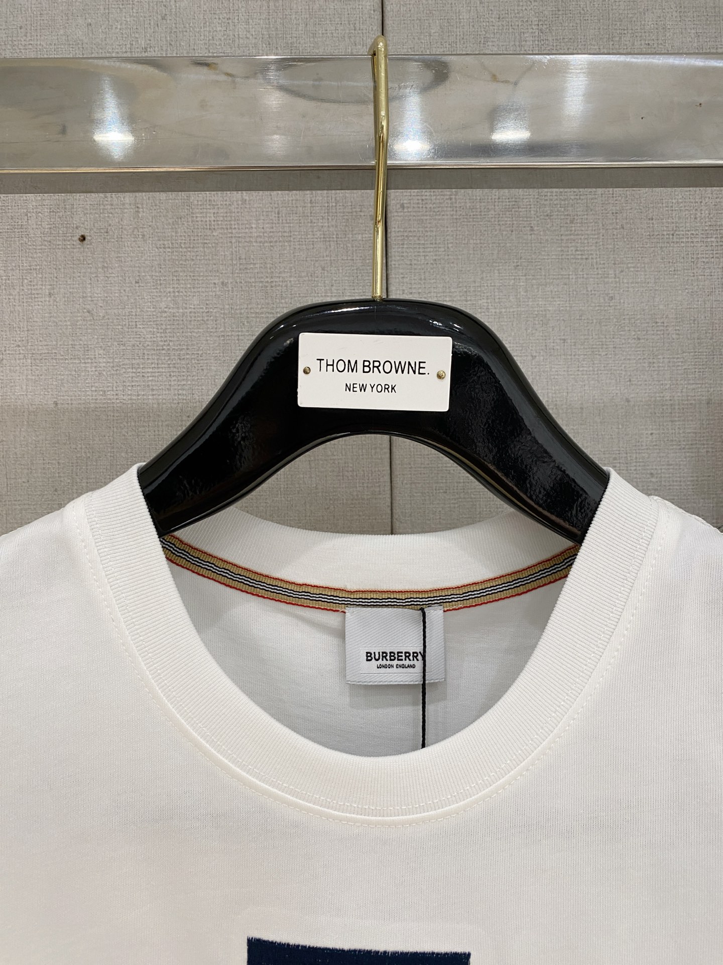 P巴宝莉25ss新款背心 领口和袖口增强螺纹不易变形🫠 领口包条螺纹、领脚标识logo侧麦！面料经洗水处