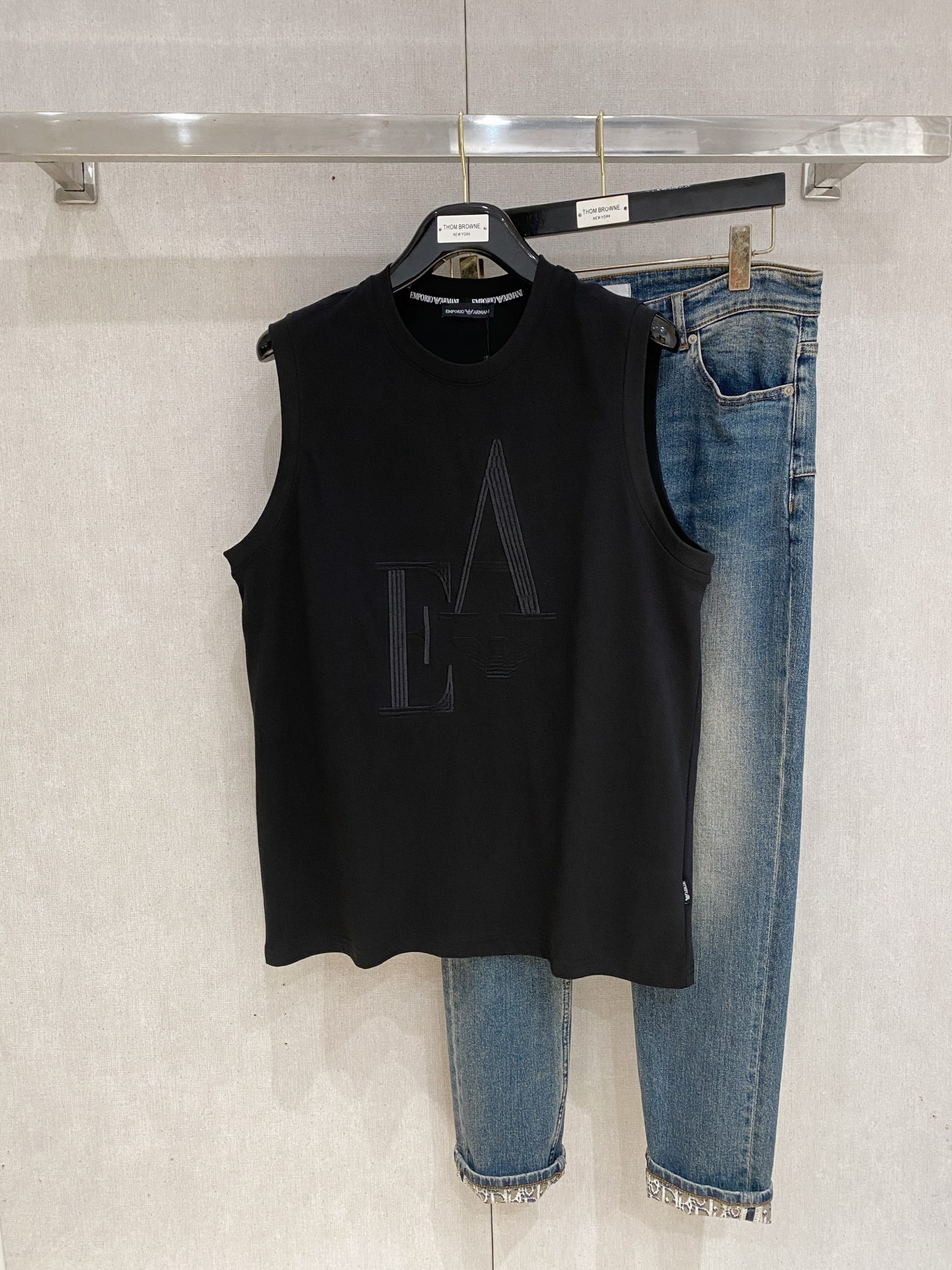 P阿玛尼25ss新款背心 领口和袖口增强螺纹不易变形🫠 领口包条螺纹、领脚标识logo侧麦！面料经洗水处