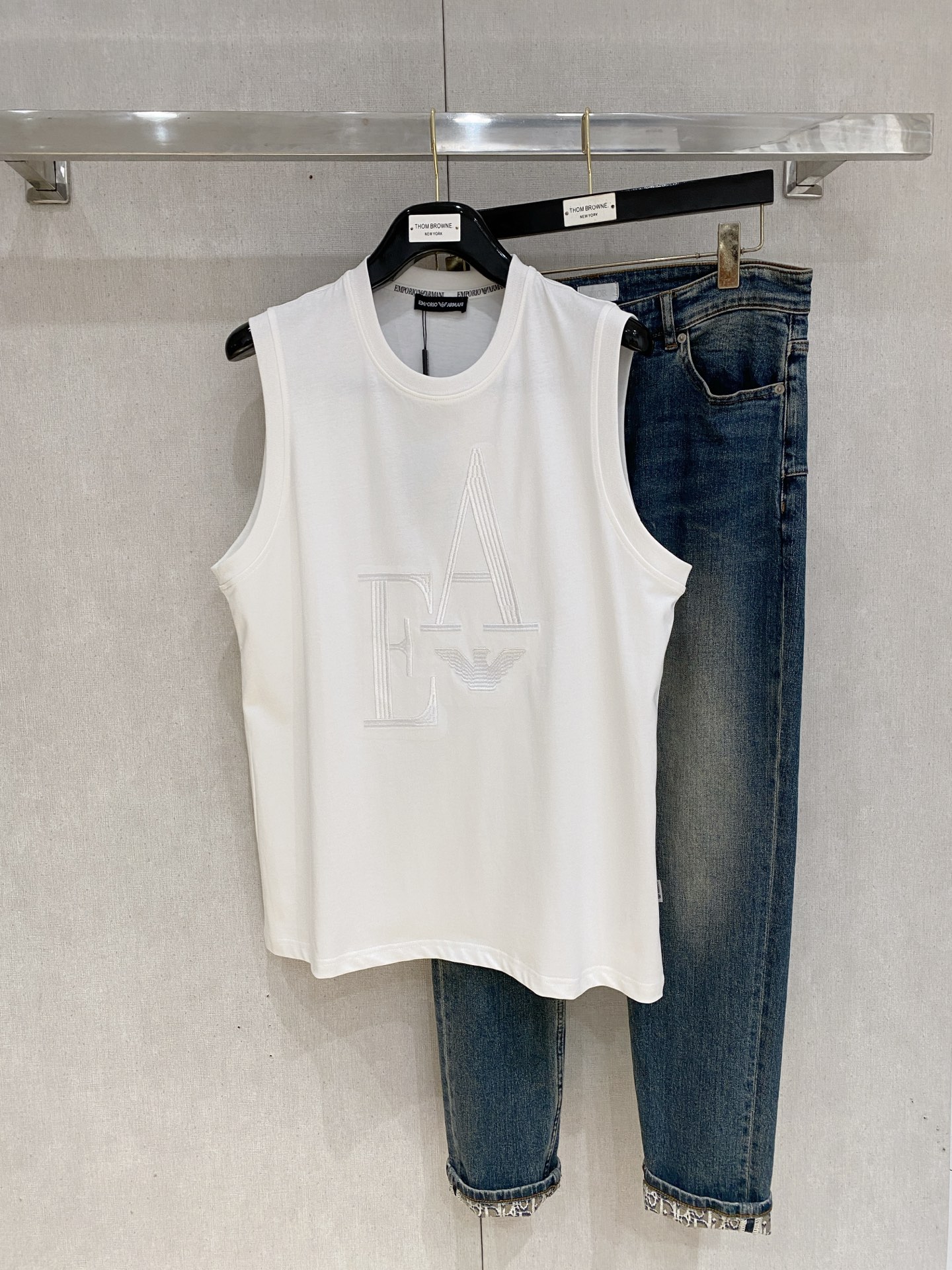 P阿玛尼25ss新款背心 领口和袖口增强螺纹不易变形🫠 领口包条螺纹、领脚标识logo侧麦！面料经洗水处