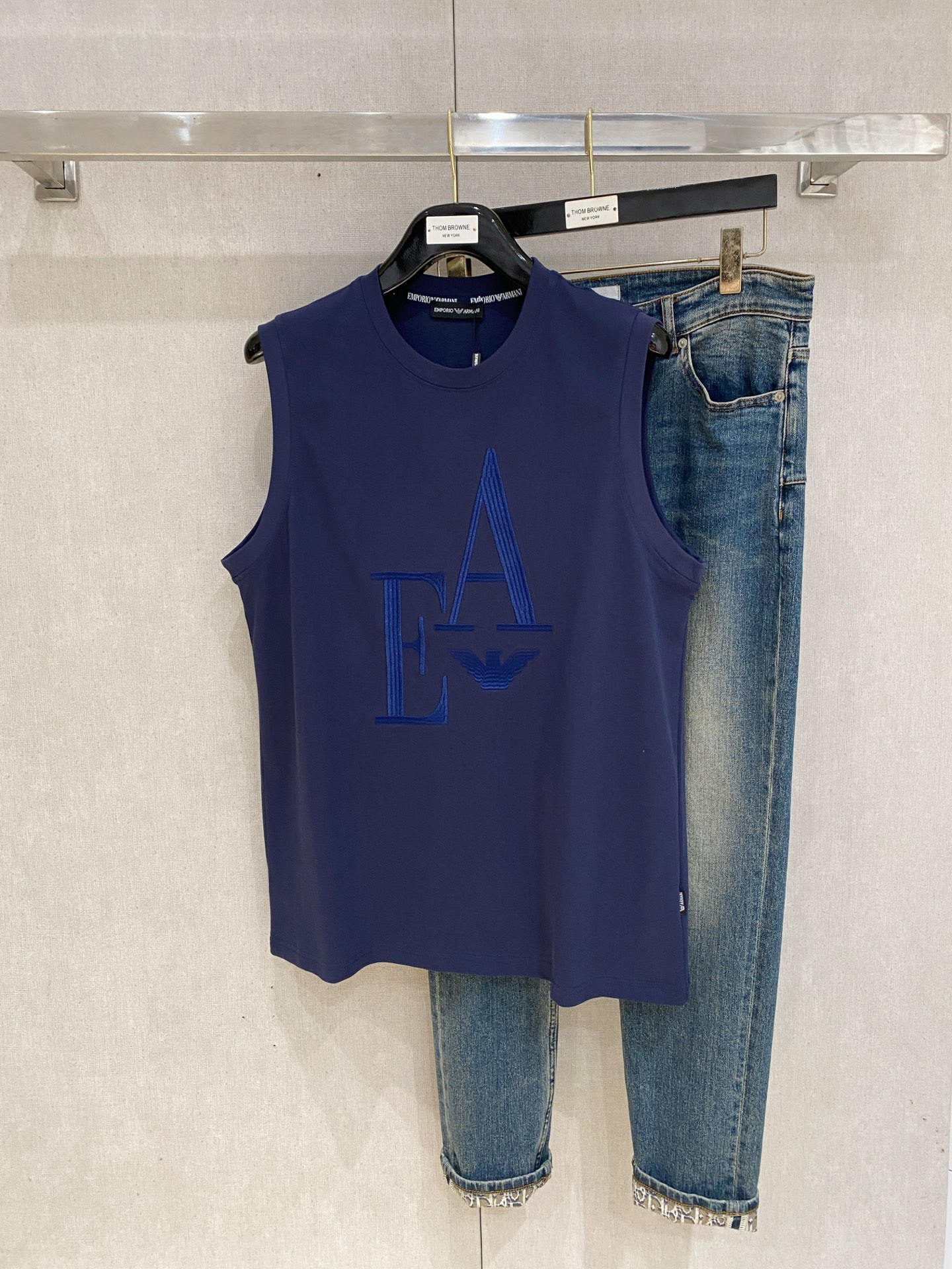 P阿玛尼25ss新款背心 领口和袖口增强螺纹不易变形🫠 领口包条螺纹、领脚标识logo侧麦！面料经洗水处