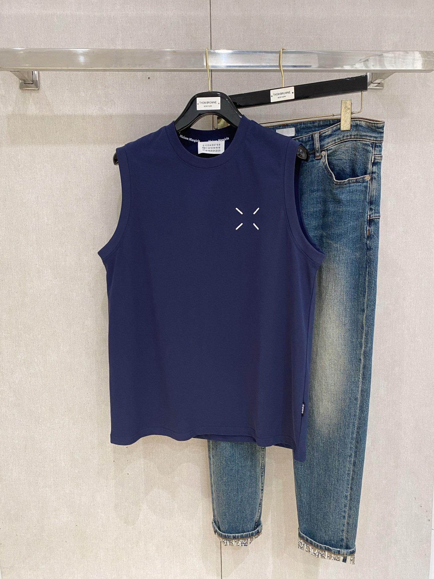 P马吉拉25ss新款背心 领口和袖口增强螺纹不易变形🫠 领口包条螺纹、领脚标识logo侧麦！面料经洗水处