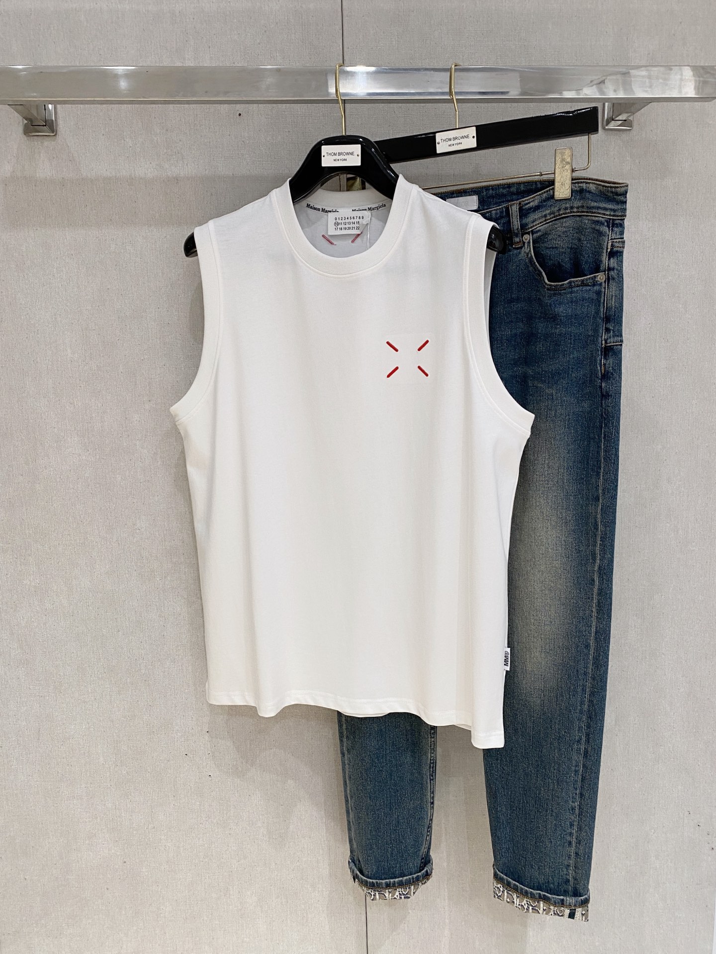 P马吉拉25ss新款背心 领口和袖口增强螺纹不易变形🫠 领口包条螺纹、领脚标识logo侧麦！面料经洗水处