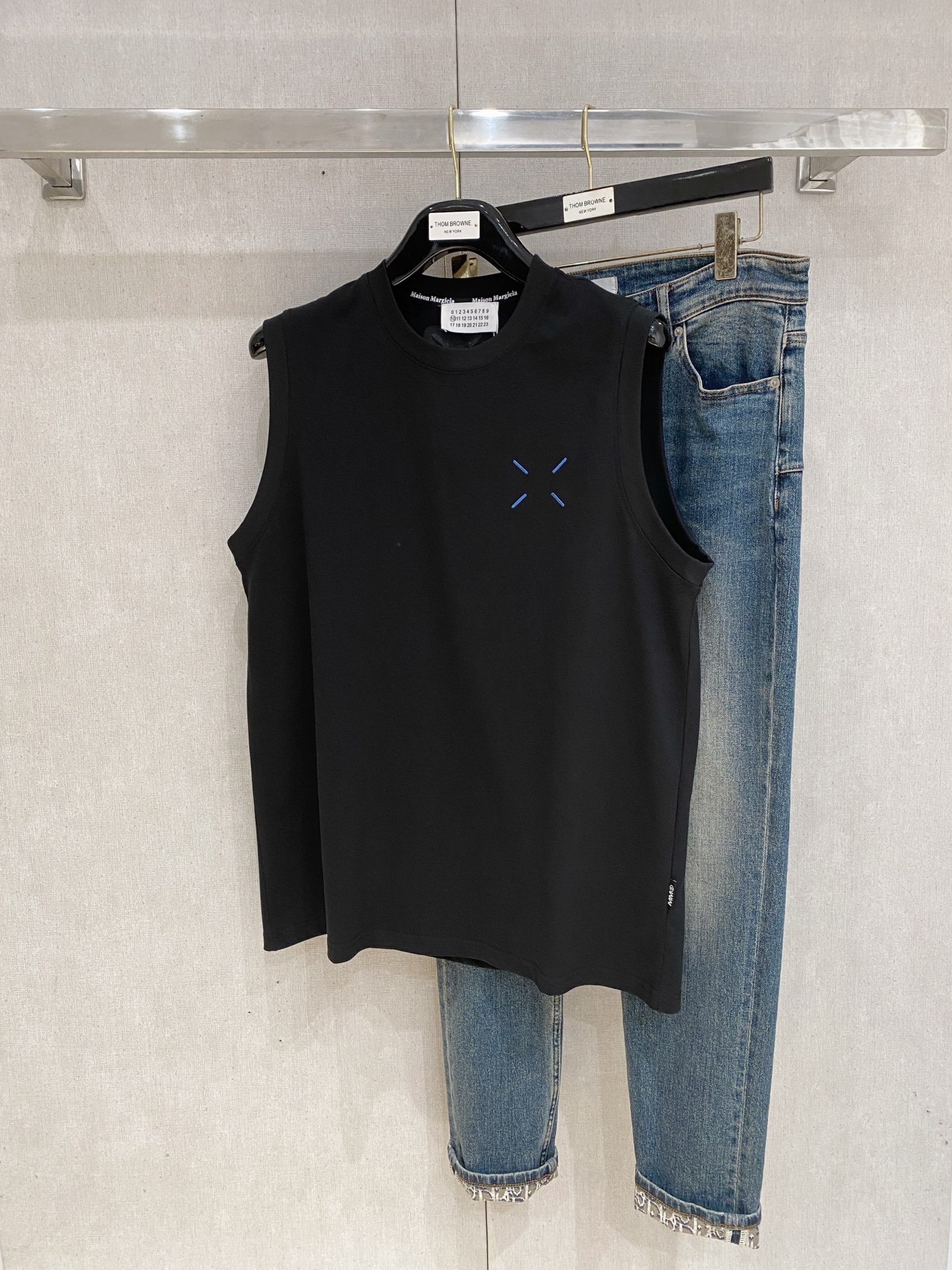 P马吉拉25ss新款背心 领口和袖口增强螺纹不易变形🫠 领口包条螺纹、领脚标识logo侧麦！面料经洗水处