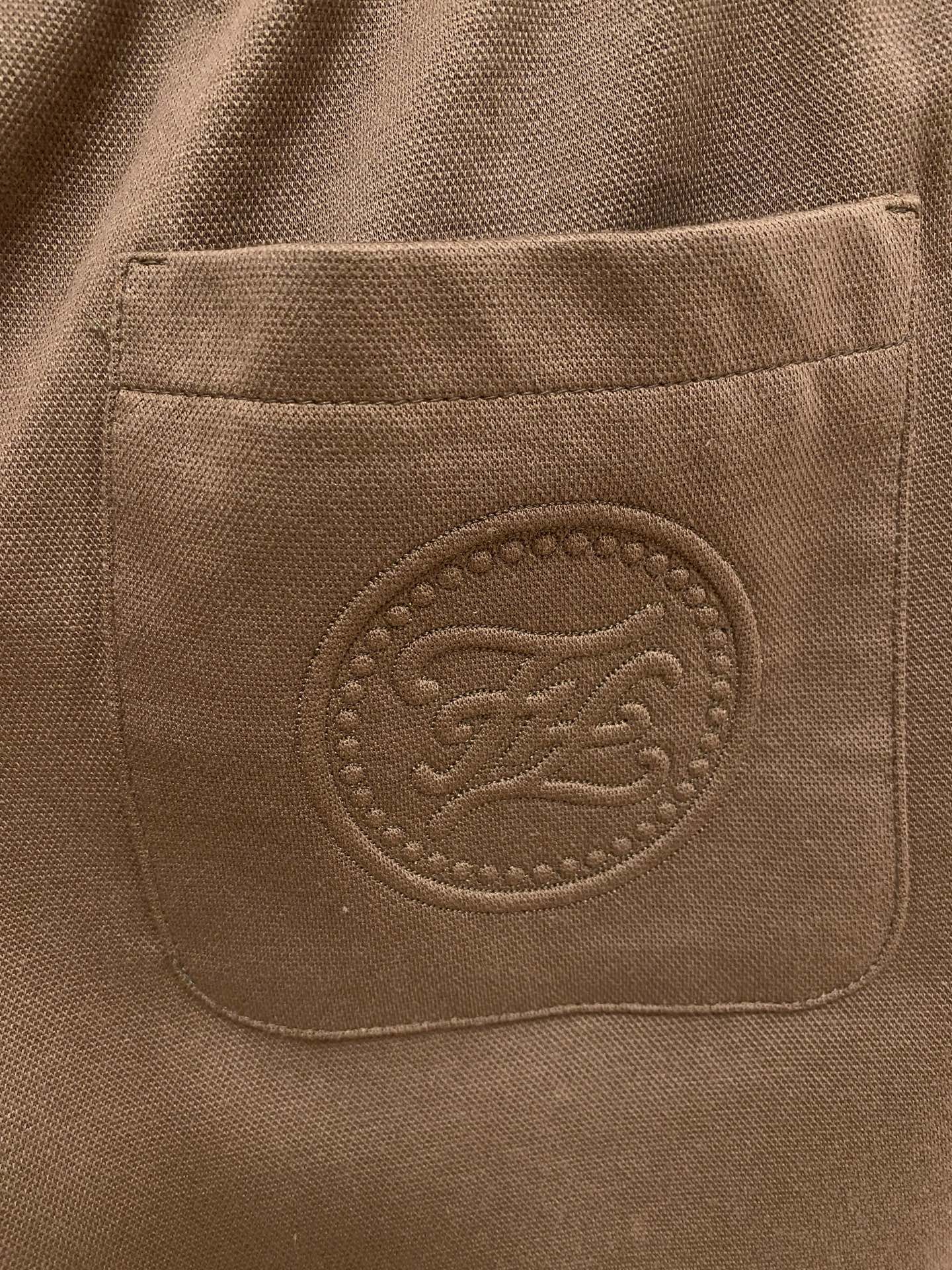  芬迪 2025ss春夏新款👖原单专柜休闲短裤，奢华经典品牌原版LOGO配饰 专柜热销款 身穿着非常舒适