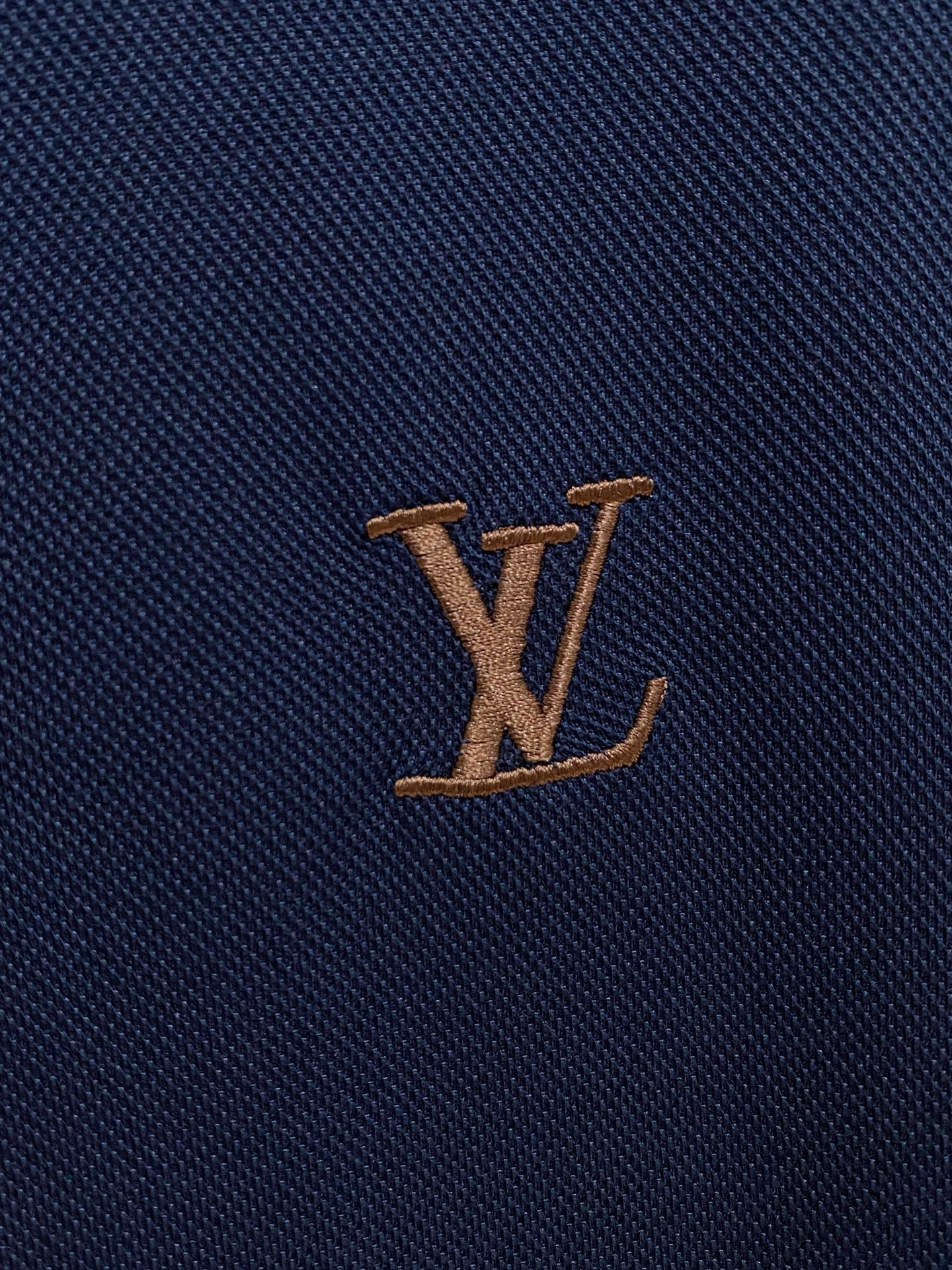   Lv  𝟏𝟎𝟎%新疆长绒棉 面料柔软舒适透气
2025 夏季 限量款短袖Polo系列
𝗦𝗜𝗭𝗘：𝗠-