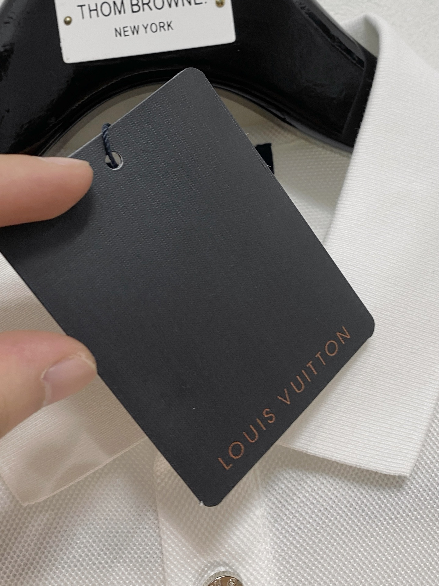   Lv  𝟏𝟎𝟎%新疆长绒棉 面料柔软舒适透气
2025 夏季 限量款短袖Polo系列
𝗦𝗜𝗭𝗘：𝗠-