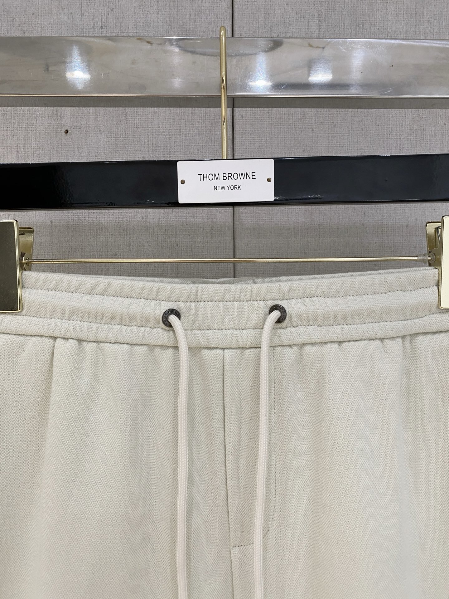  芬迪 2025ss春夏新款👖原单专柜休闲短裤，奢华经典品牌原版LOGO配饰 专柜热销款 身穿着非常舒适