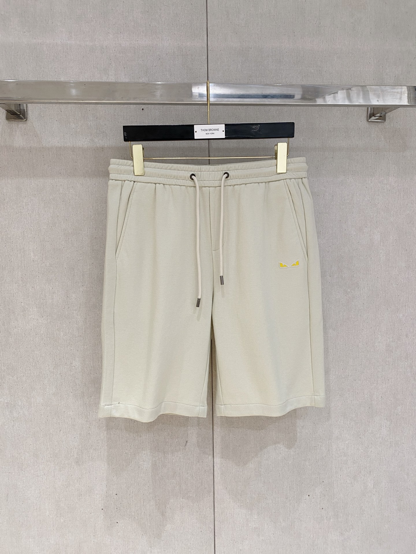  芬迪 2025ss春夏新款👖原单专柜休闲短裤，奢华经典品牌原版LOGO配饰 专柜热销款 身穿着非常舒适