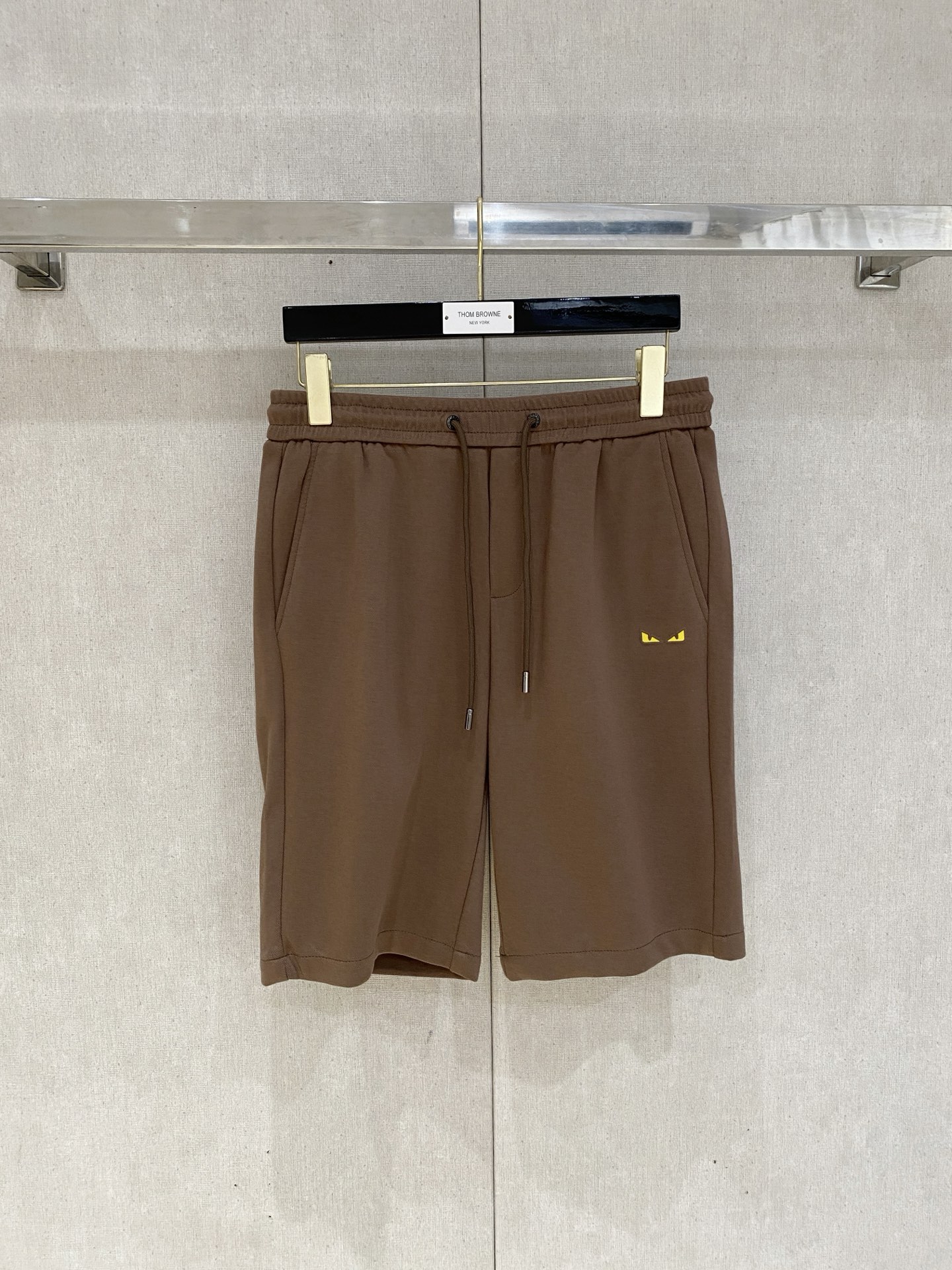  芬迪 2025ss春夏新款👖原单专柜休闲短裤，奢华经典品牌原版LOGO配饰 专柜热销款 身穿着非常舒适