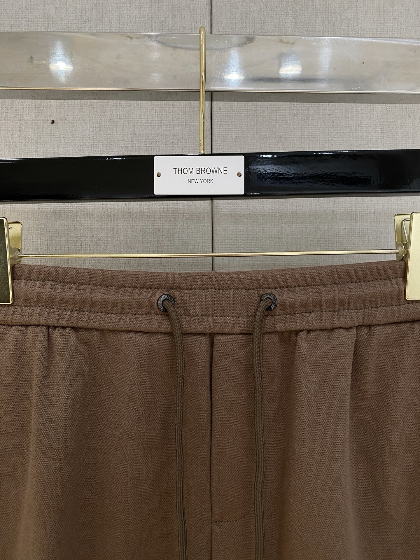  芬迪 2025ss春夏新款👖原单专柜休闲短裤，奢华经典品牌原版LOGO配饰 专柜热销款 身穿着非常舒适