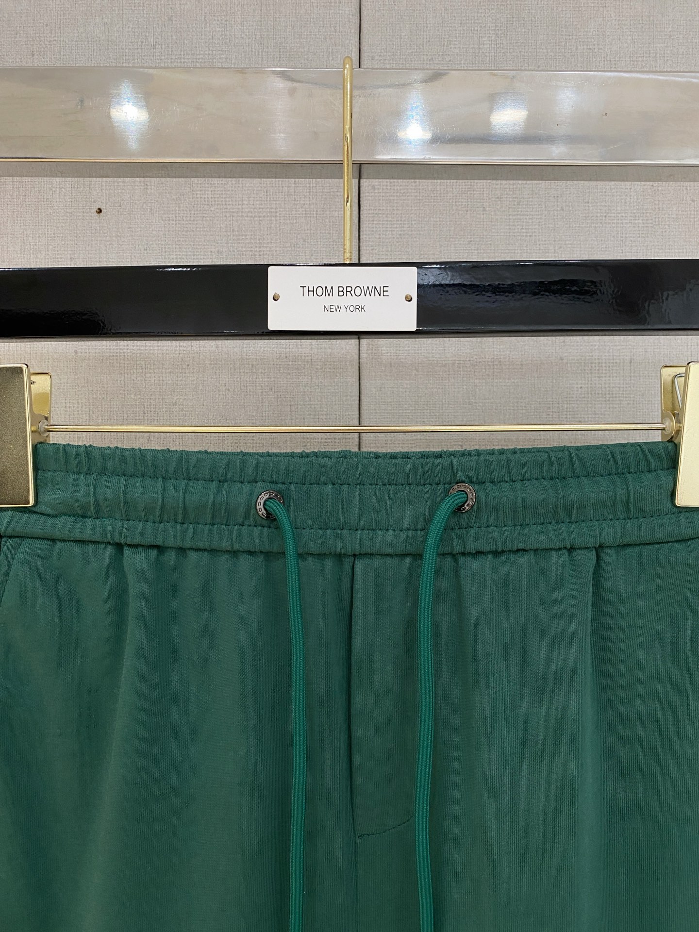 蒙口 2025ss春夏新款👖原单专柜休闲短裤，奢华经典品牌原版LOGO配饰 专柜热销款 身穿着非常舒适