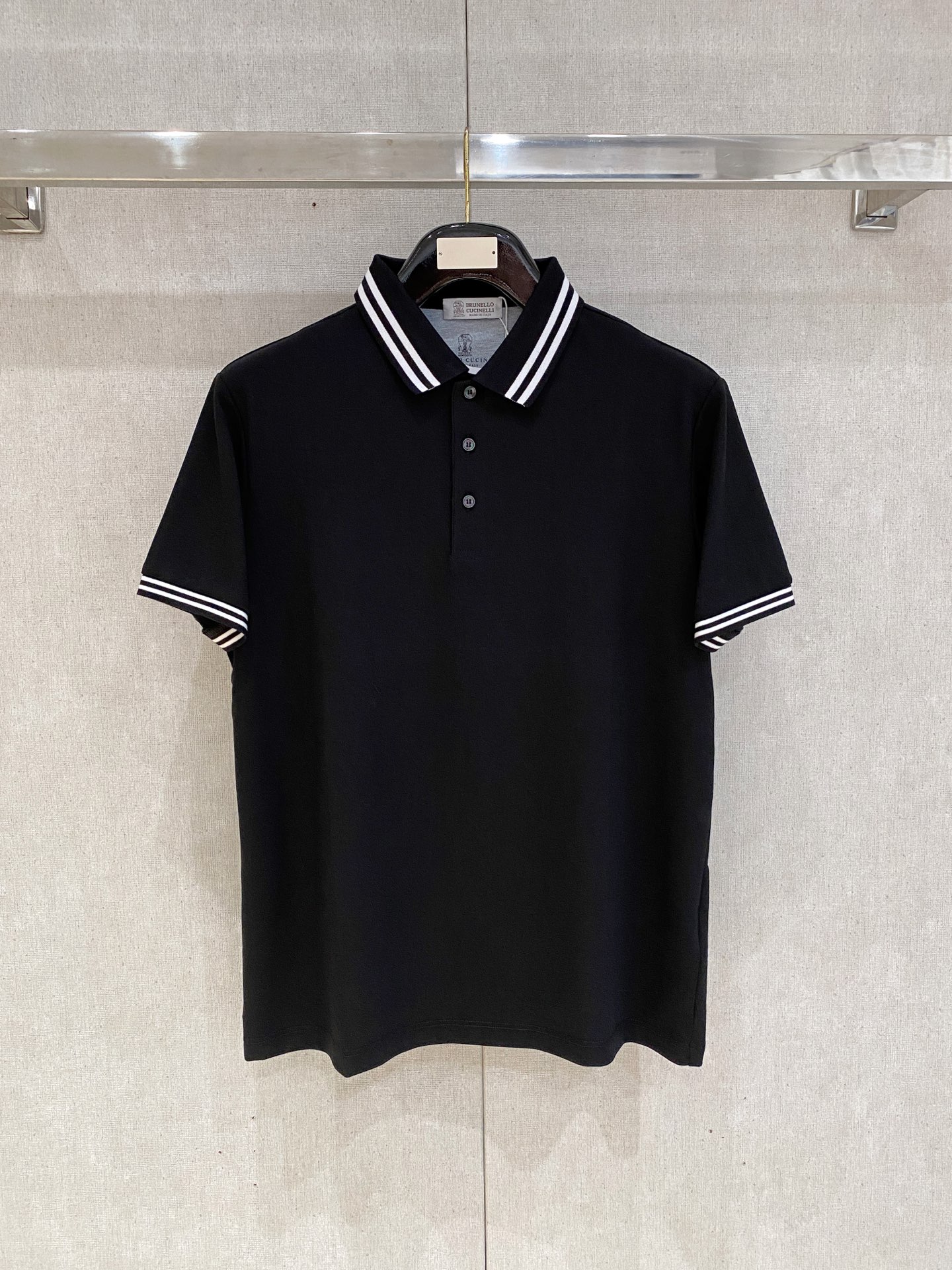 NO:486388,Top quality>Office official website is released simultaneously! All accessories are customized for original products, and the trading company's genuine product orders. High-end custom imported fabrics are extracted from natural plant fibers. They are thinner than ordinary cotton fabrics. They feel soft and comfortable to wear. They are not easy to irritate the skin. The fabric is hygroscopic and breathable. Size: s-2xl,,alexander wang19860909顶级品质>专柜官网同步发售！辅料全部原版定制出品,贸易公司真品订单.高级定制进口面料,以天然植物纖維提炼出来,比一般棉织物轻薄 手感柔软,穿着舒适 完全不易有刺激皮肤 面料吸湿性、透气性良好 尺码: s-2xl,,alexander wang,Men's clothing