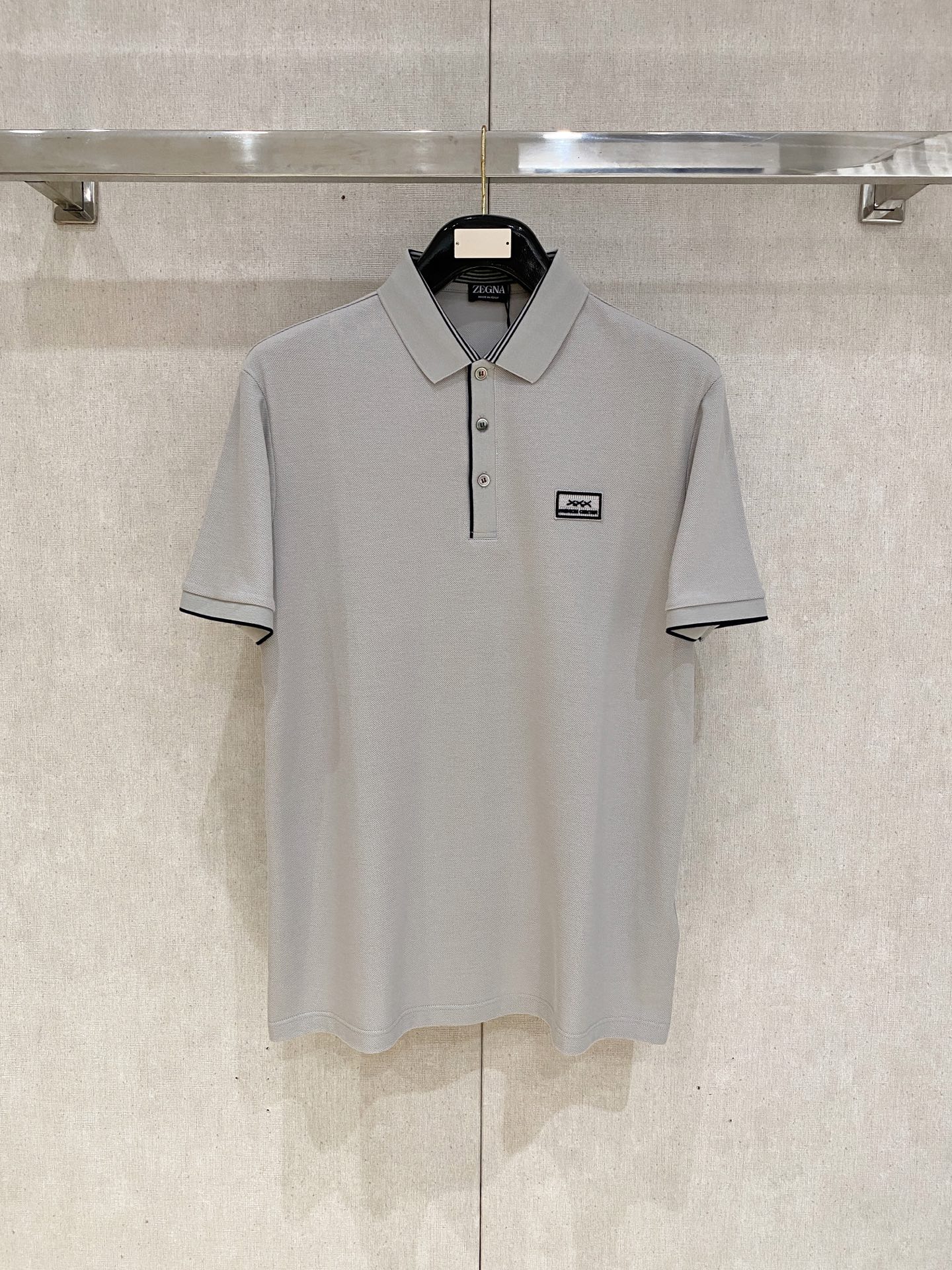 NO:486382,Top quality>Office official website is released simultaneously! All accessories are customized for original products, and the trading company's genuine product orders. High-end custom imported fabrics are extracted from natural plant fibers. They are thinner than ordinary cotton fabrics. They feel soft and comfortable to wear. They are not easy to irritate the skin. The fabric is hygroscopic and breathable. Size: 48-56,,alexander wang19860909顶级品质>专柜官网同步发售！辅料全部原版定制出品,贸易公司真品订单.高级定制进口面料,以天然植物纖維提炼出来,比一般棉织物轻薄 手感柔软,穿着舒适 完全不易有刺激皮肤 面料吸湿性、透气性良好 尺码: 48-56,,alexander wang,Men's clothing