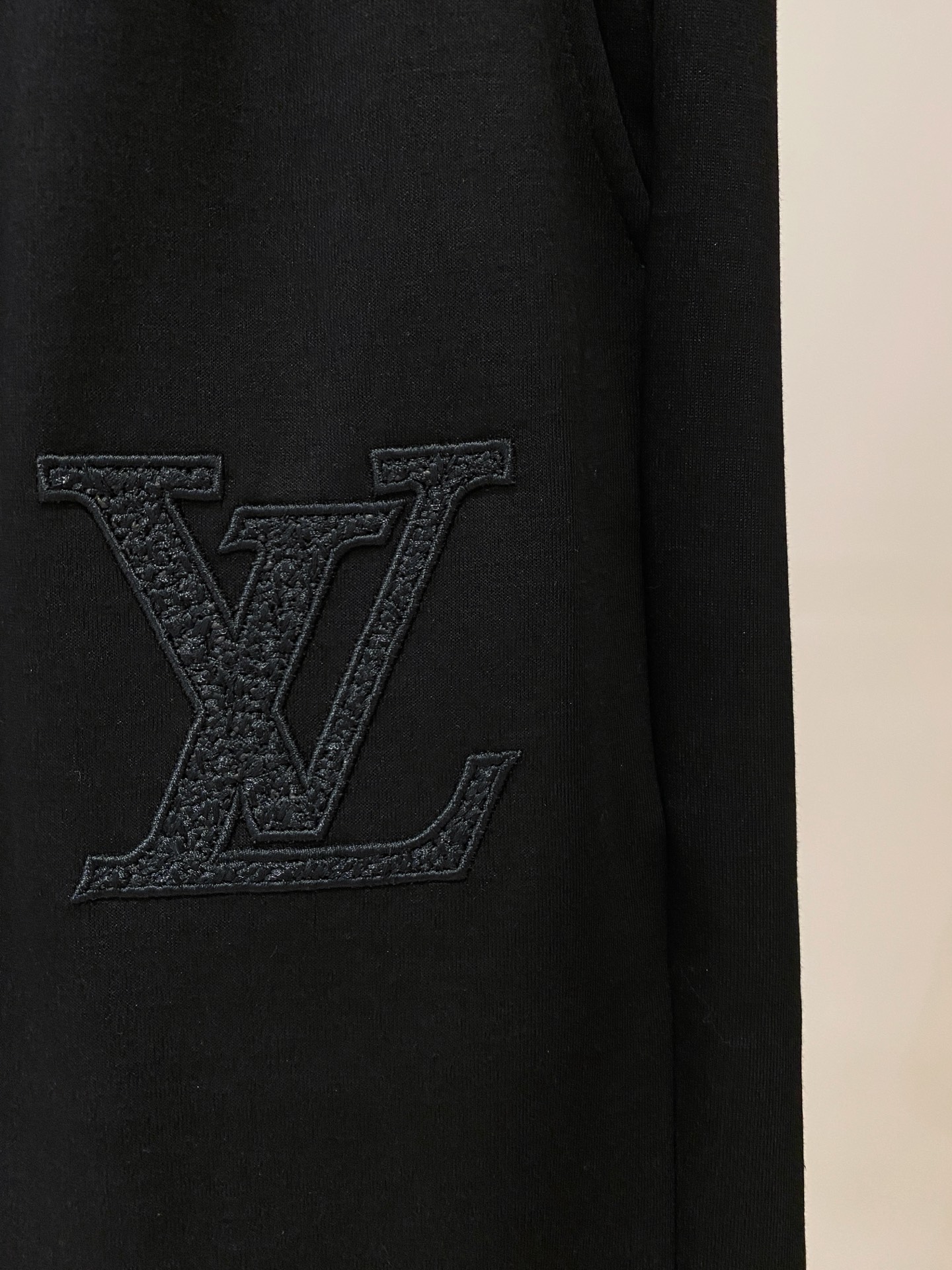 PLV🔥🔥高端定制 2025春夏新款首发专柜最新款短袖短裤休闲套装 高端订制 设计前卫时尚！品牌logo