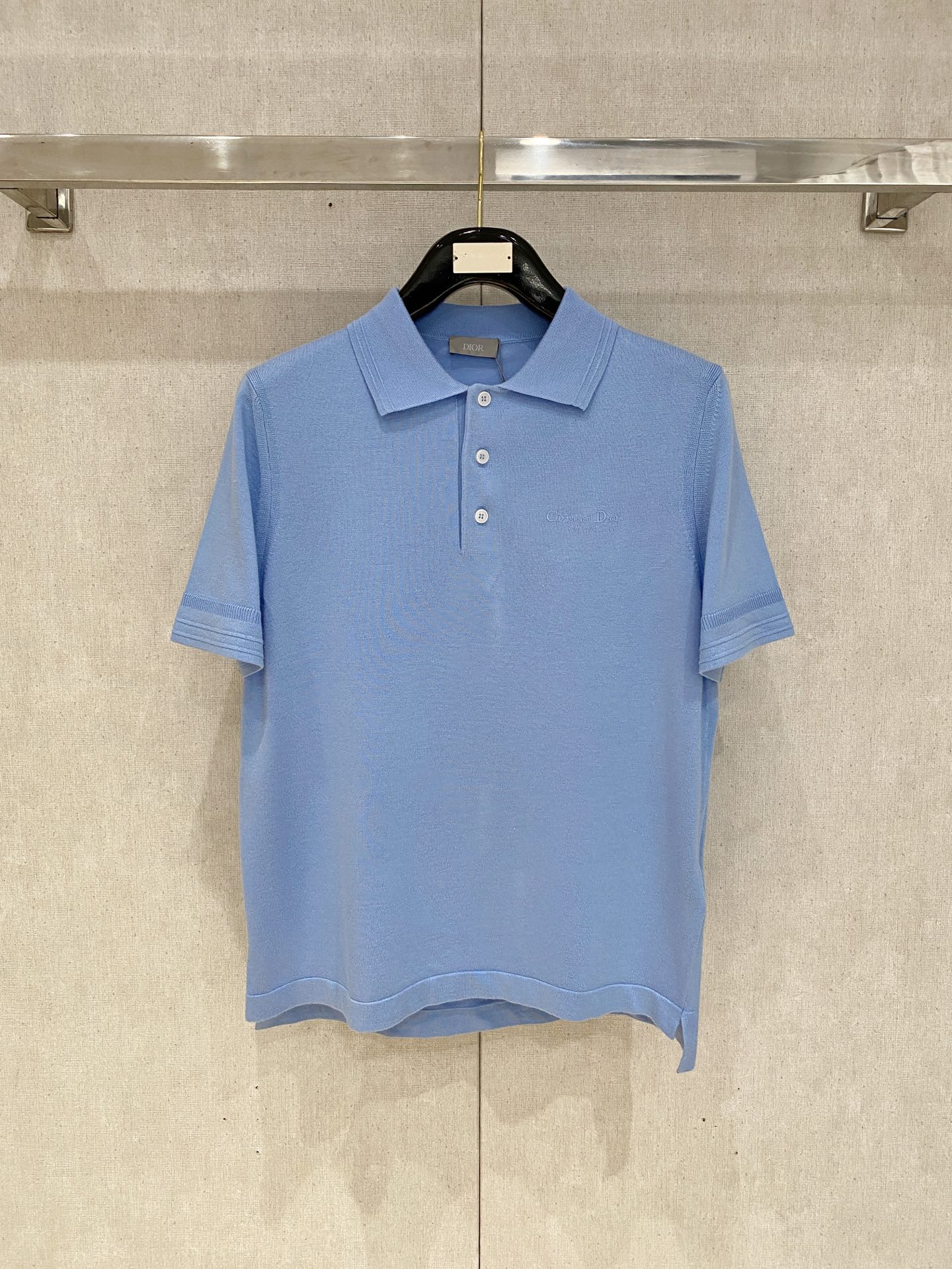 NO:481521,Dior, the latest short-sleeved T-shirt in 2025, handsome and fashionable, exquisite and densely weaving embroidered letter logo on the chest, simple and versatile style. The fabric cotton is not only crisp, maintains the trendy silhouette, but also comfortable to wear, and the yarn is more delicate, S-XL, dior, T-shirt, tees, t-shirt, alexander wang19860909迪奥、2025最新款短袖T恤,帅气时尚,胸前精致密织刺绣字母logo,简约百搭款.面料棉 不仅挺括,保持潮流的廓形,又穿着舒适,纱织更细腻,码数S-XL,,dior,T-shirt,tees，t-shirt,alexander wang,Men's clothing