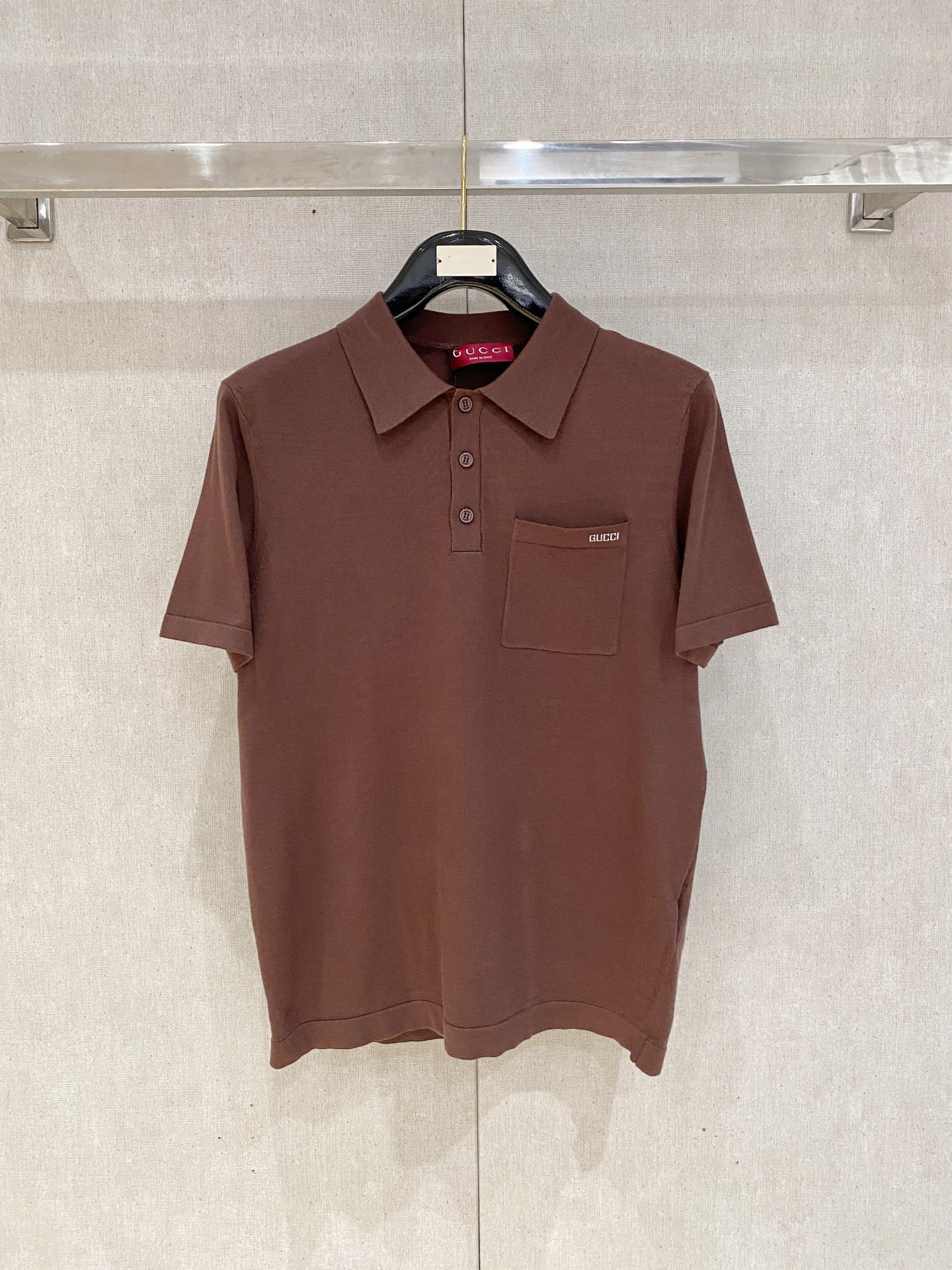 NO:481529,Guqi, the latest short-sleeved T-shirt in 2025, handsome and fashionable, exquisite and densely weaving embroidered letter logo on the chest, simple and versatile style. The fabric cotton is not only crisp, maintains the trendy silhouette, but also comfortable to wear, and the yarn is more delicate, S-XL, T-shirt,tees, t-shirt,alexander wang19860909古奇、2025最新款短袖T恤,帅气时尚,胸前精致密织刺绣字母logo,简约百搭款.面料棉 不仅挺括,保持潮流的廓形,又穿着舒适,纱织更细腻,码数S-XL,,T-shirt,tees，t-shirt,alexander wang,Men's clothing