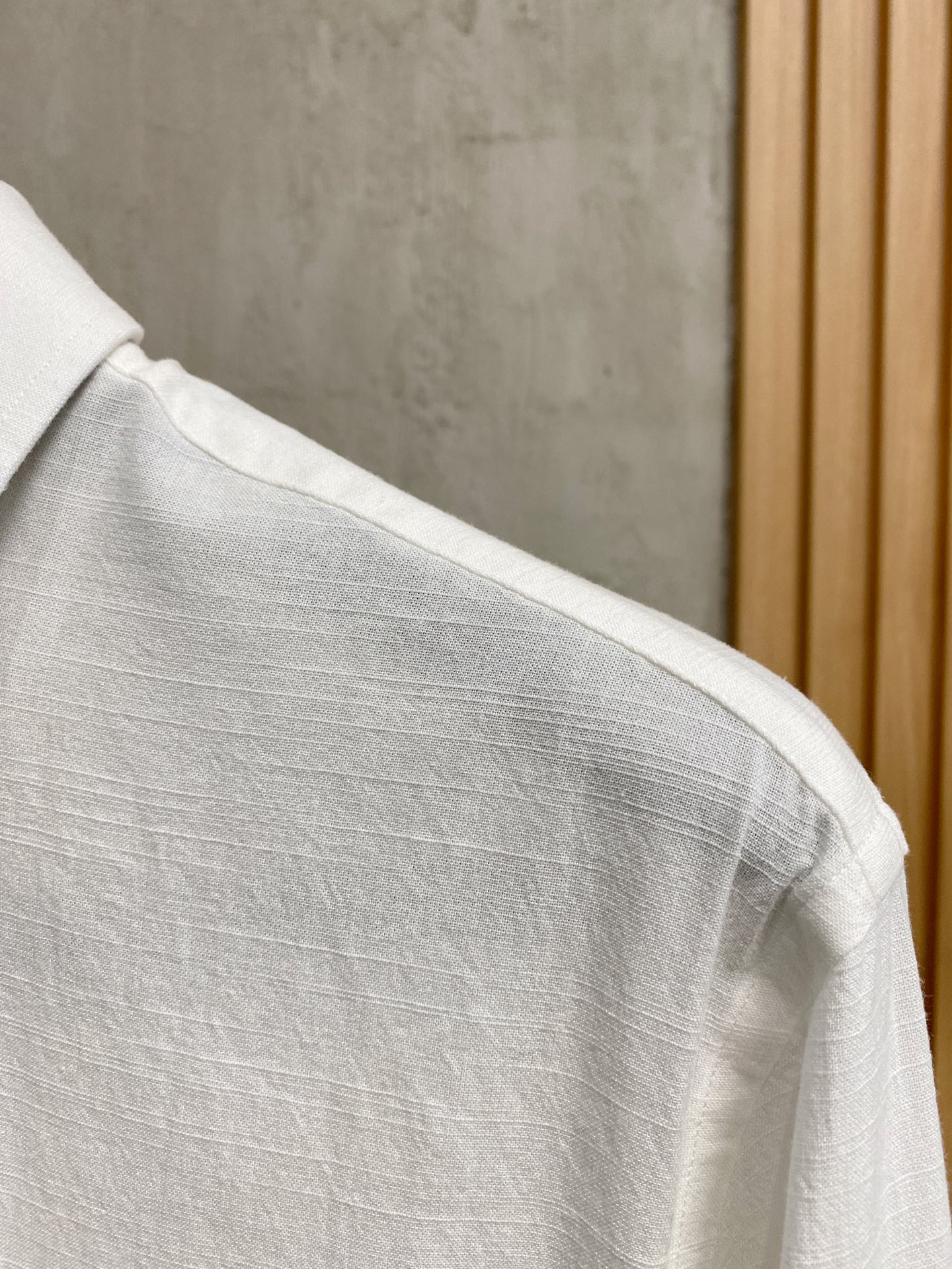 强势上新，新款不断！！！新款衬衫，高级面料高级做工，顶级品质！！！S一XXLS穿125左右m穿140左右