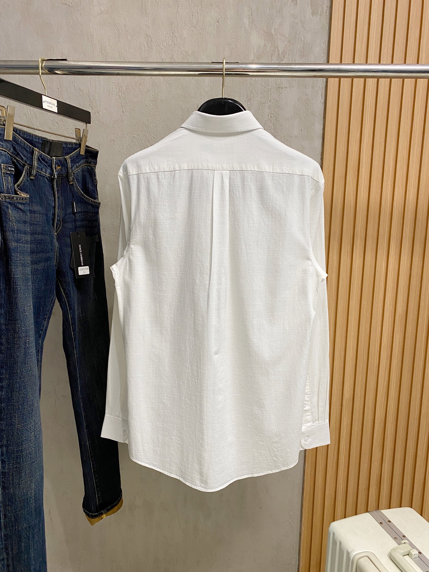 强势上新，新款不断！！！新款衬衫，高级面料高级做工，顶级品质！！！S一XXLS穿125左右m穿140左右